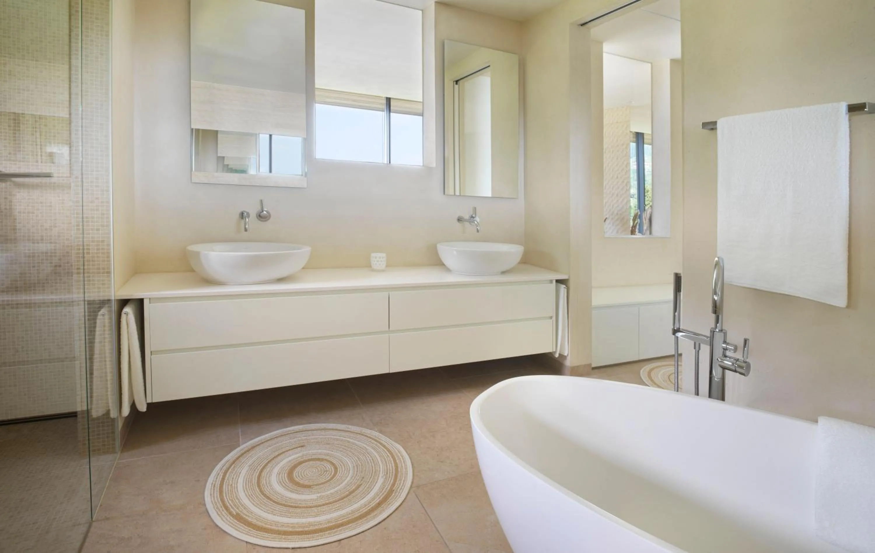 Shower in Eden Reserve Hotel