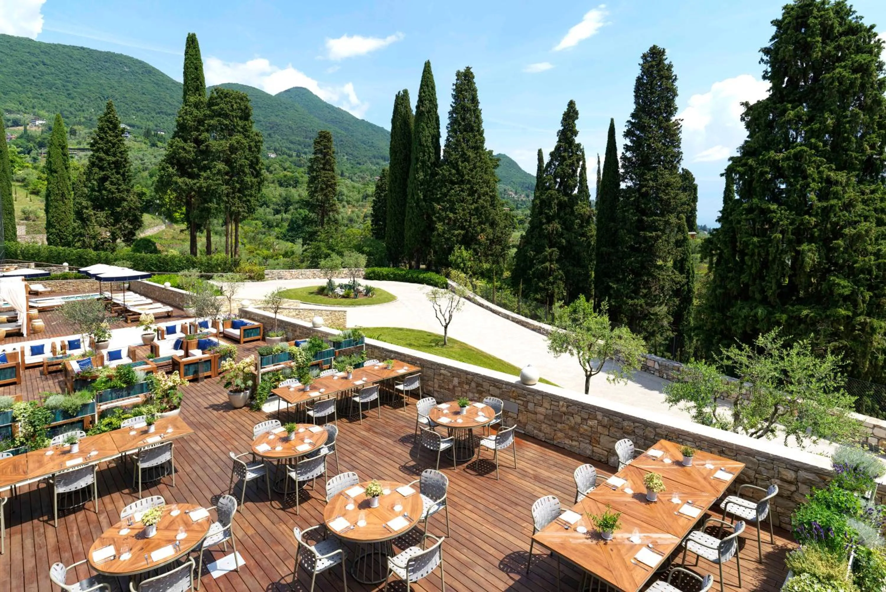 Restaurant/places to eat in Eden Reserve Hotel