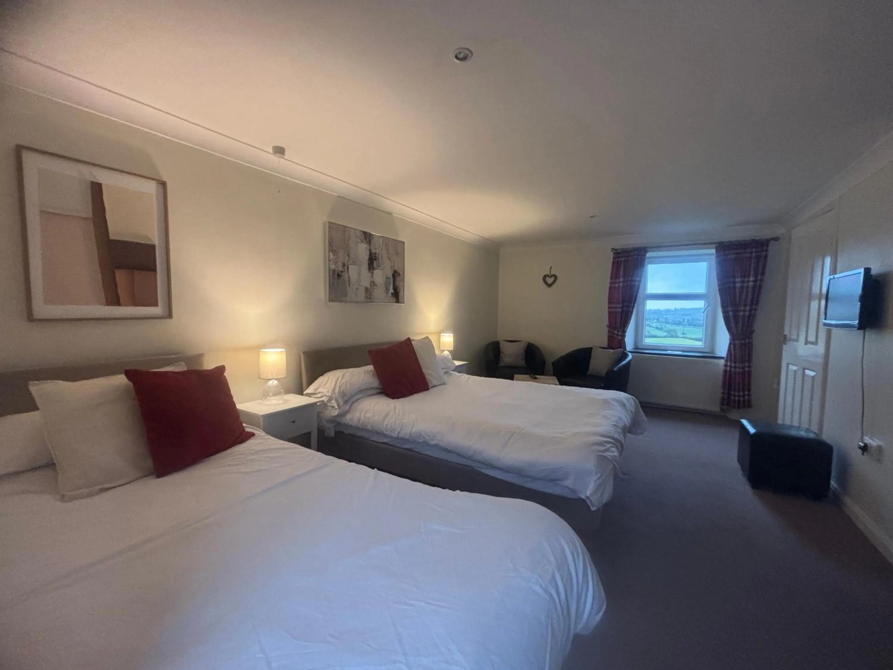 Family Room with Bathroom in Airds Farm Guest House