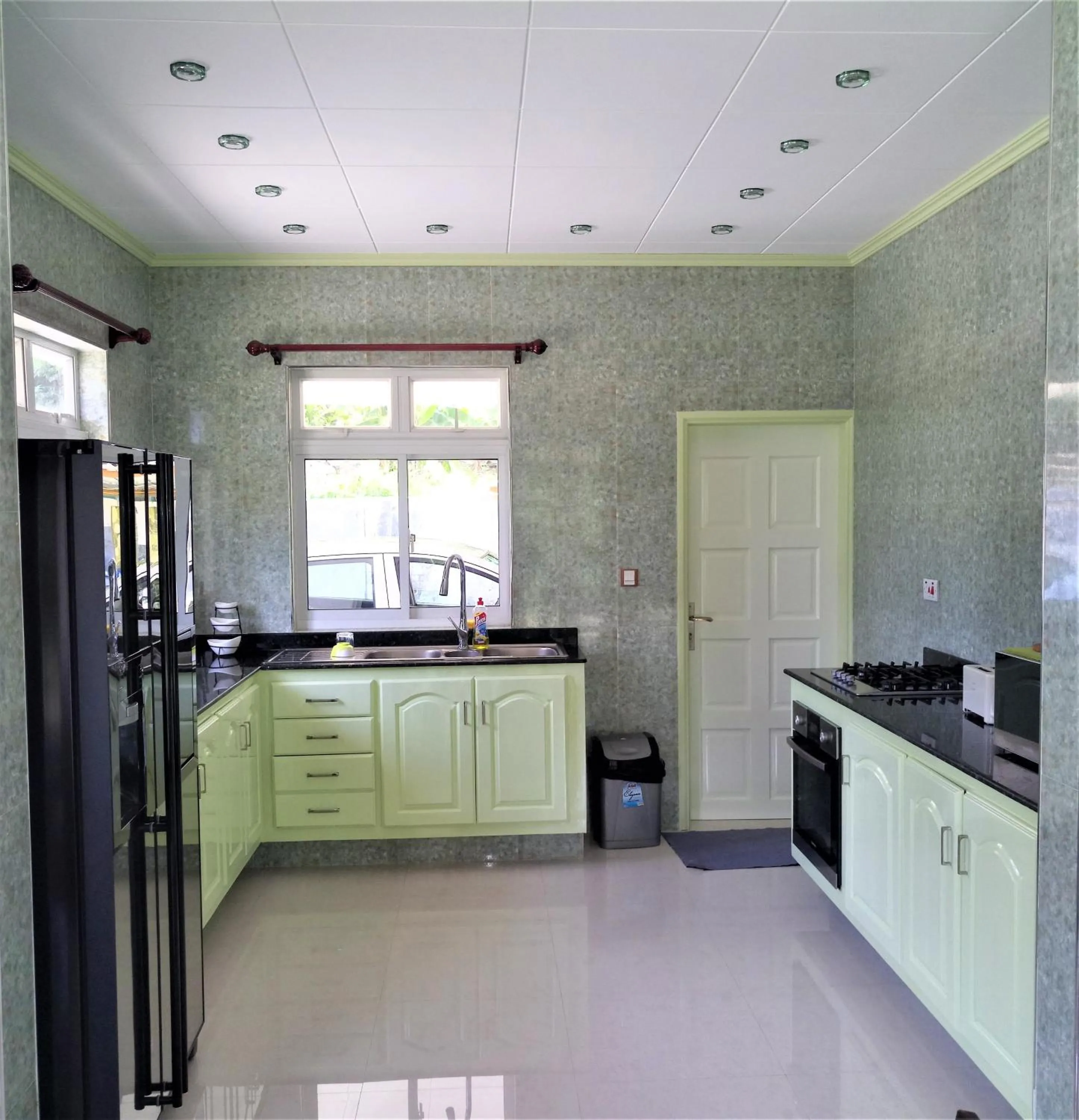 Kitchen or kitchenette in Wyn Villa