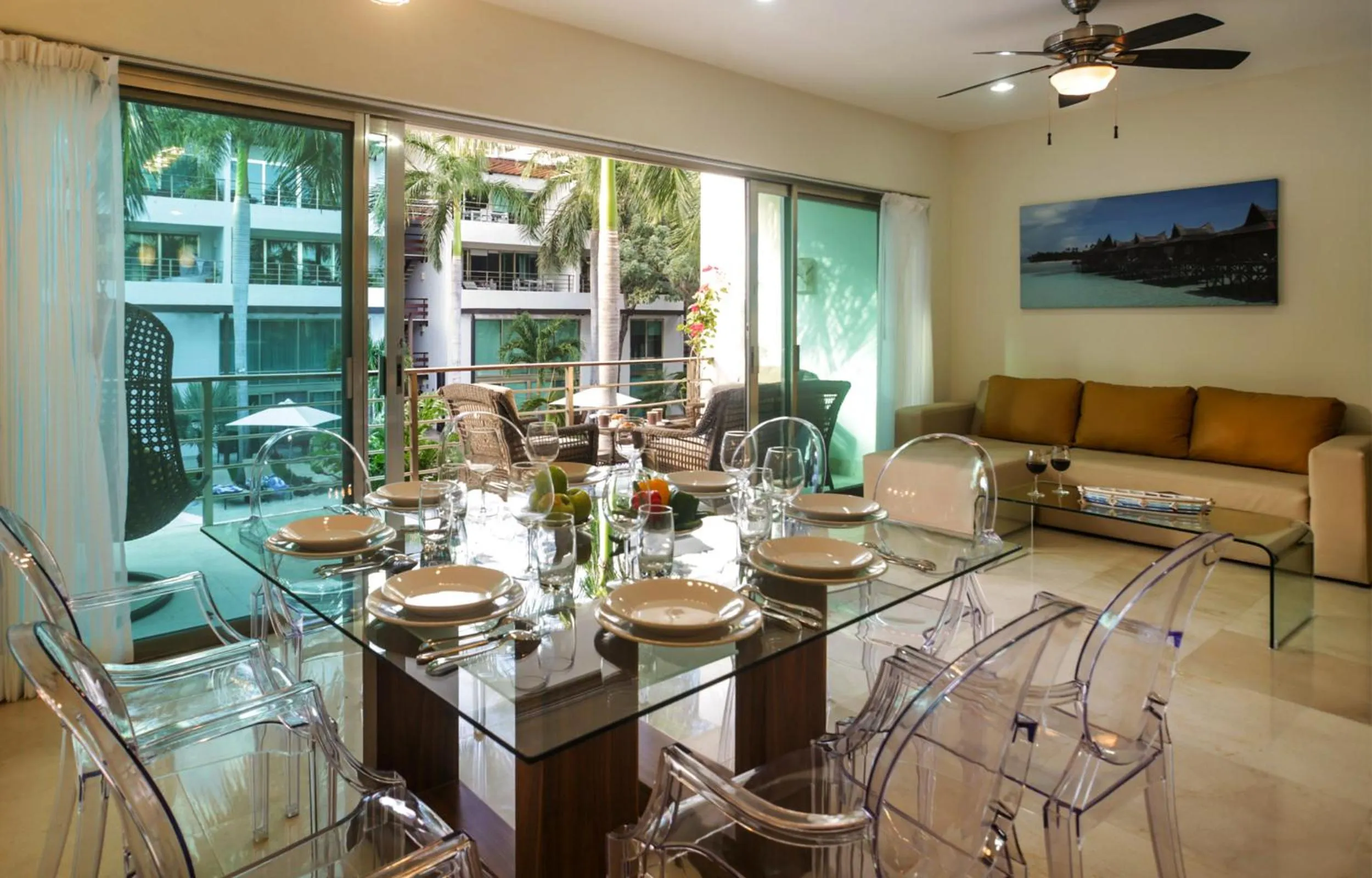 Living room in Luxurious & Central Condo In Playa Steps From The Beach