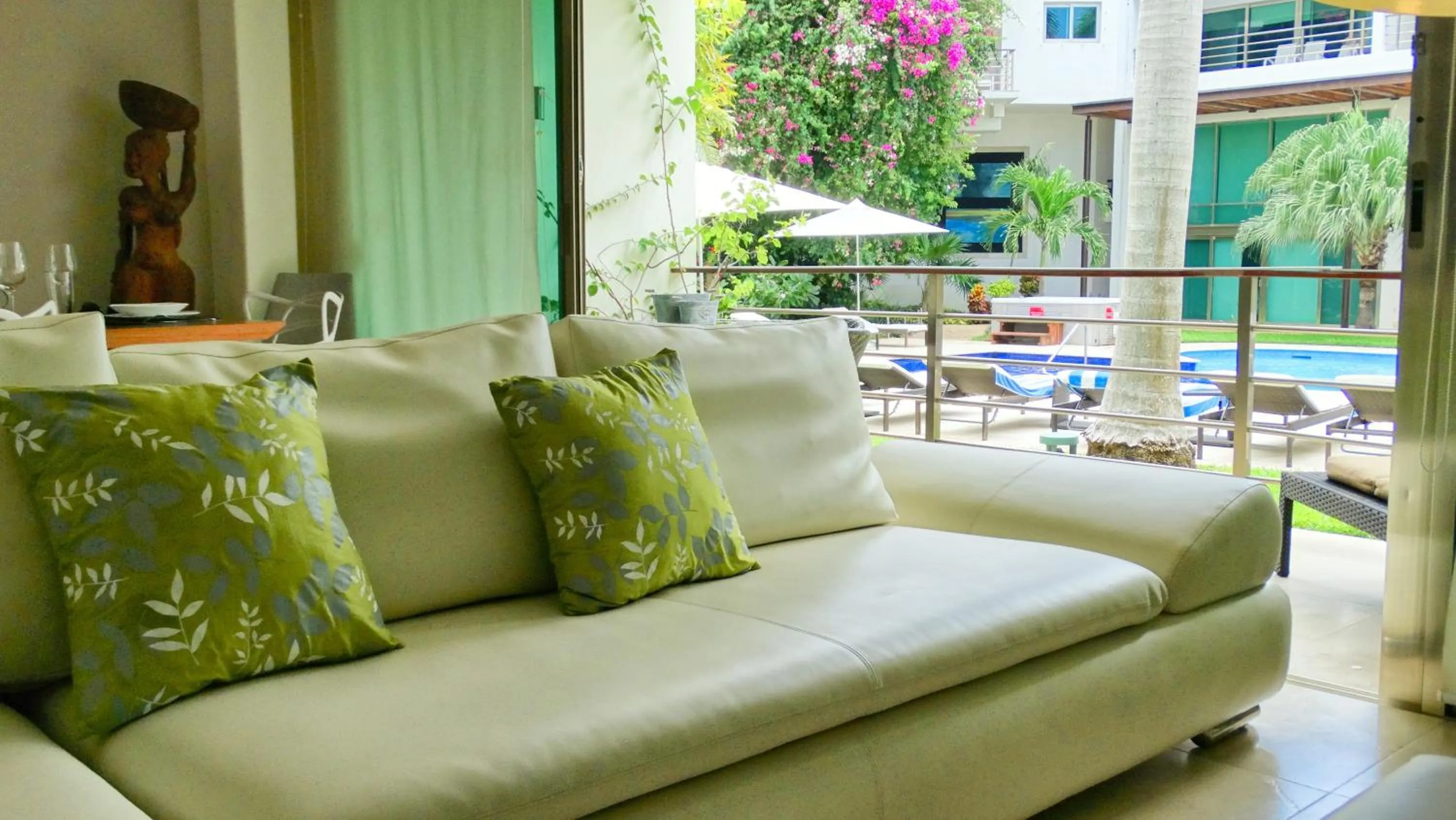 Living room in Luxurious & Central Condo In Playa Steps From The Beach