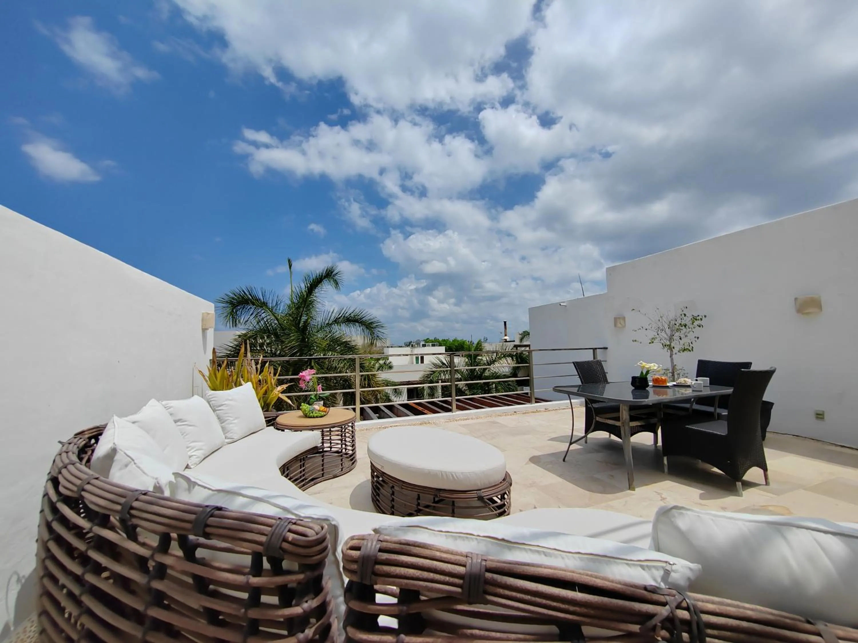 Day in Luxurious & Central Condo In Playa Steps From The Beach