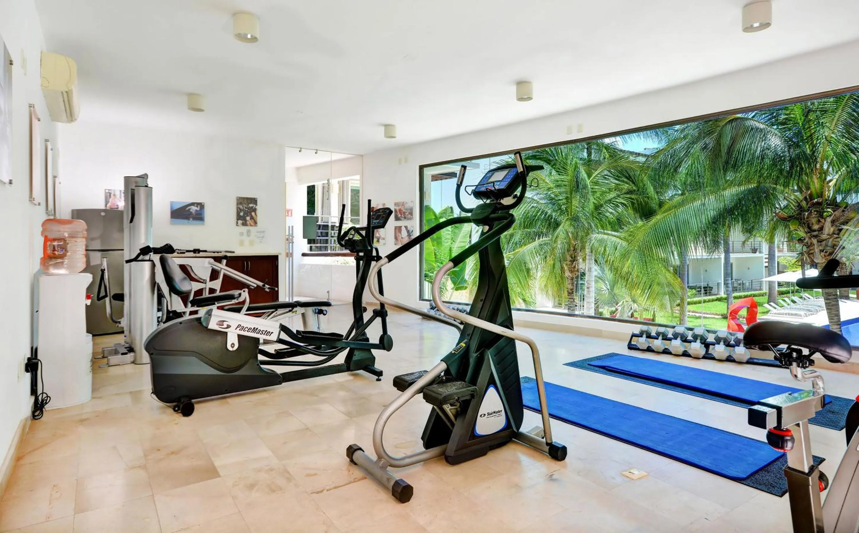 Fitness centre/facilities in Luxurious & Central Condo In Playa Steps From The Beach