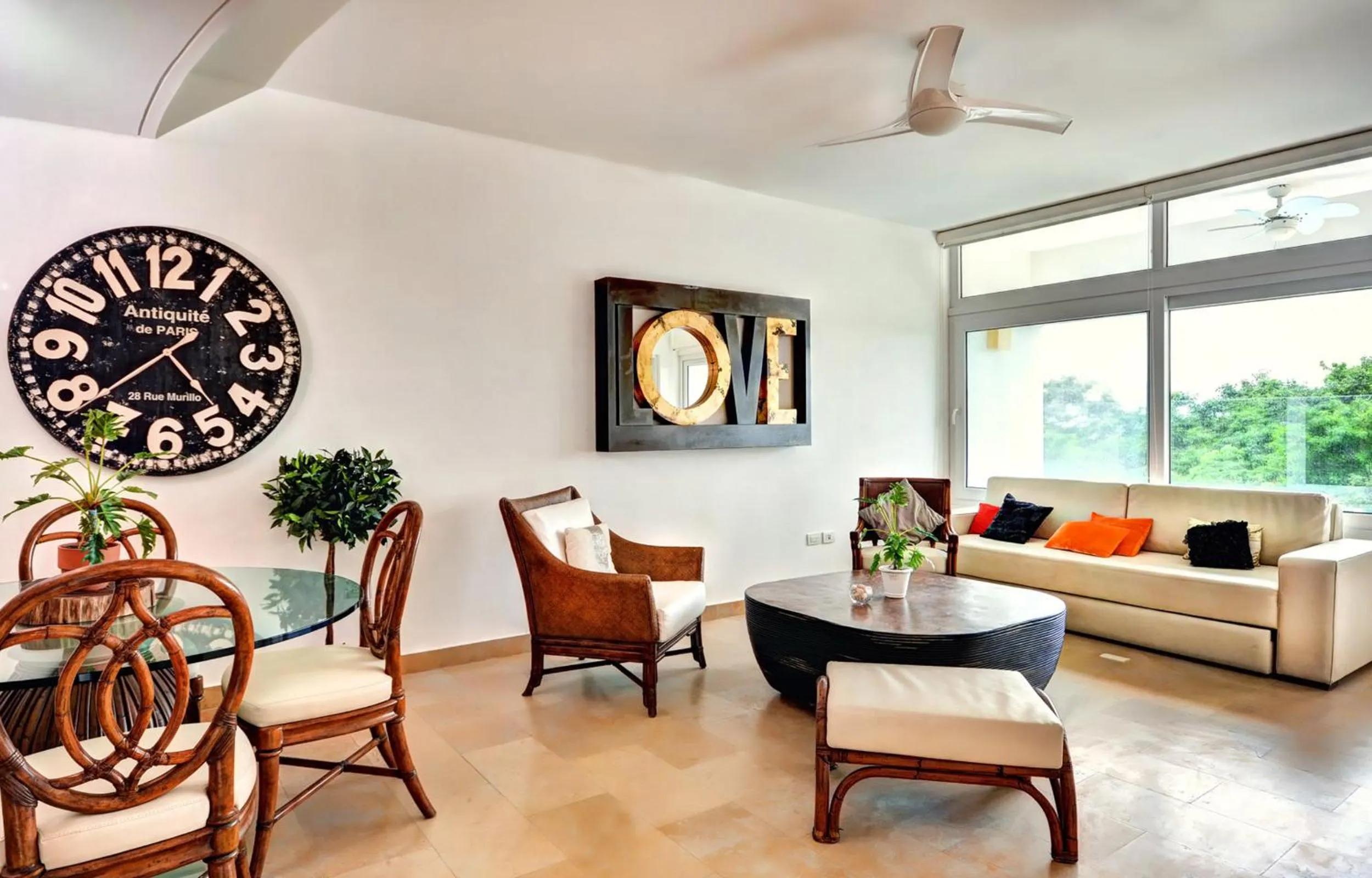 Living room in Luxurious & Central Condo In Playa Steps From The Beach