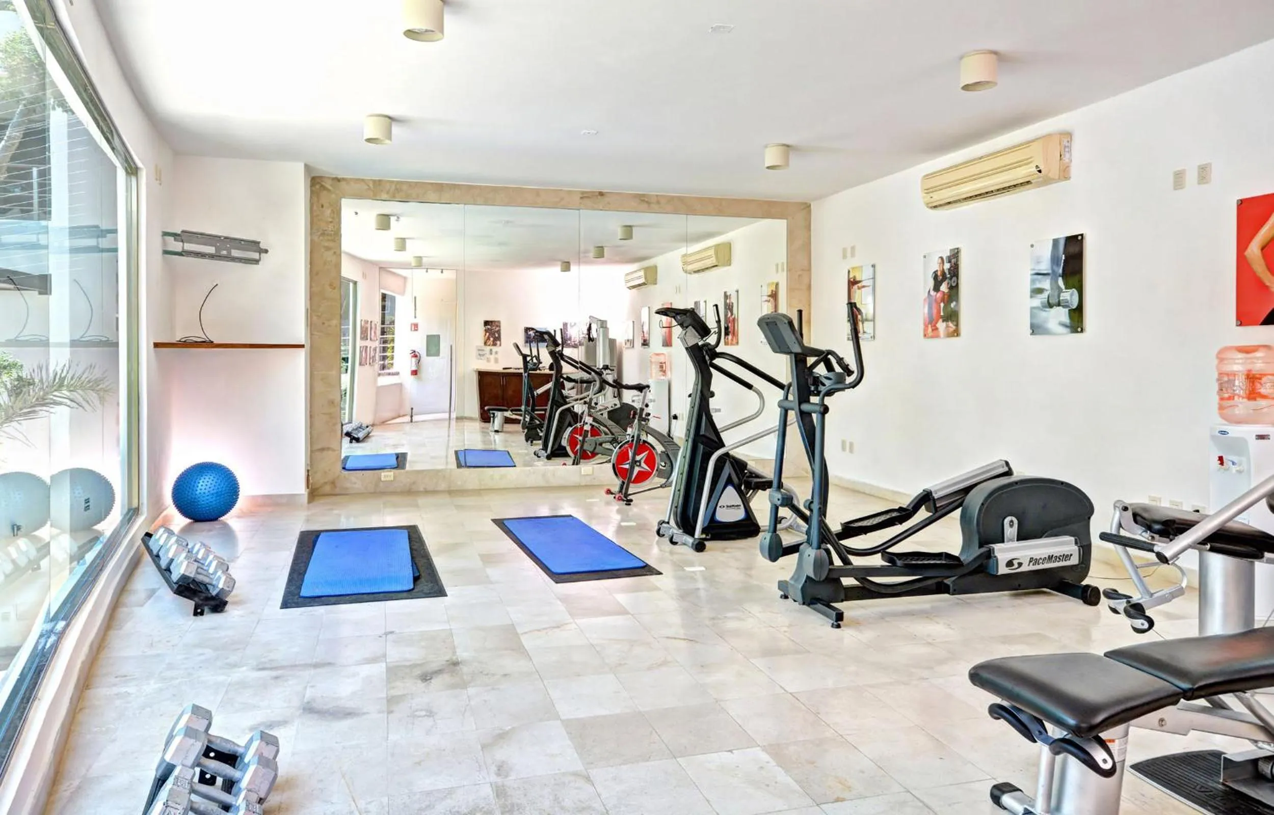 Fitness centre/facilities in Luxurious & Central Condo In Playa Steps From The Beach