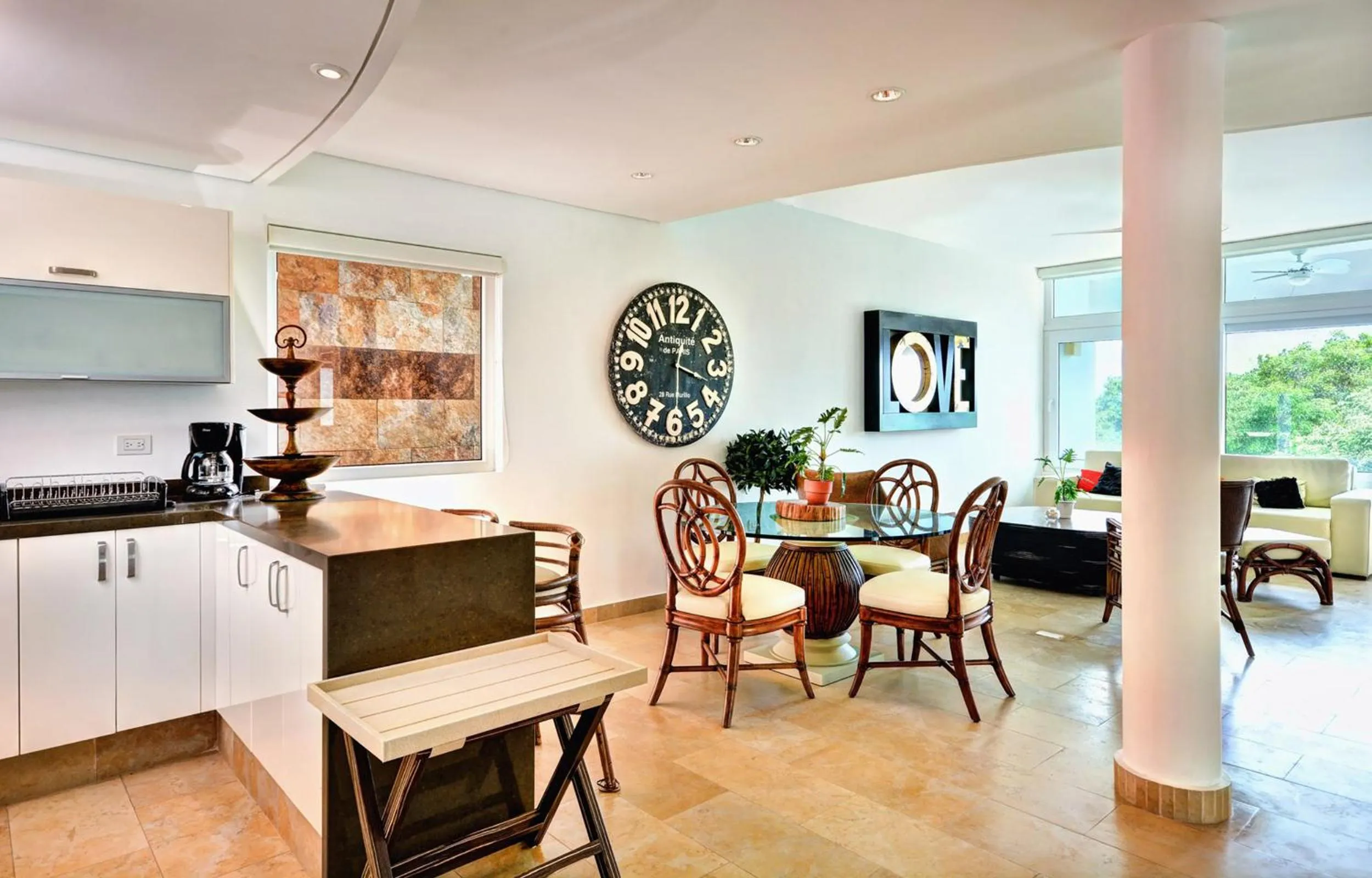 Dining area in Luxurious & Central Condo In Playa Steps From The Beach