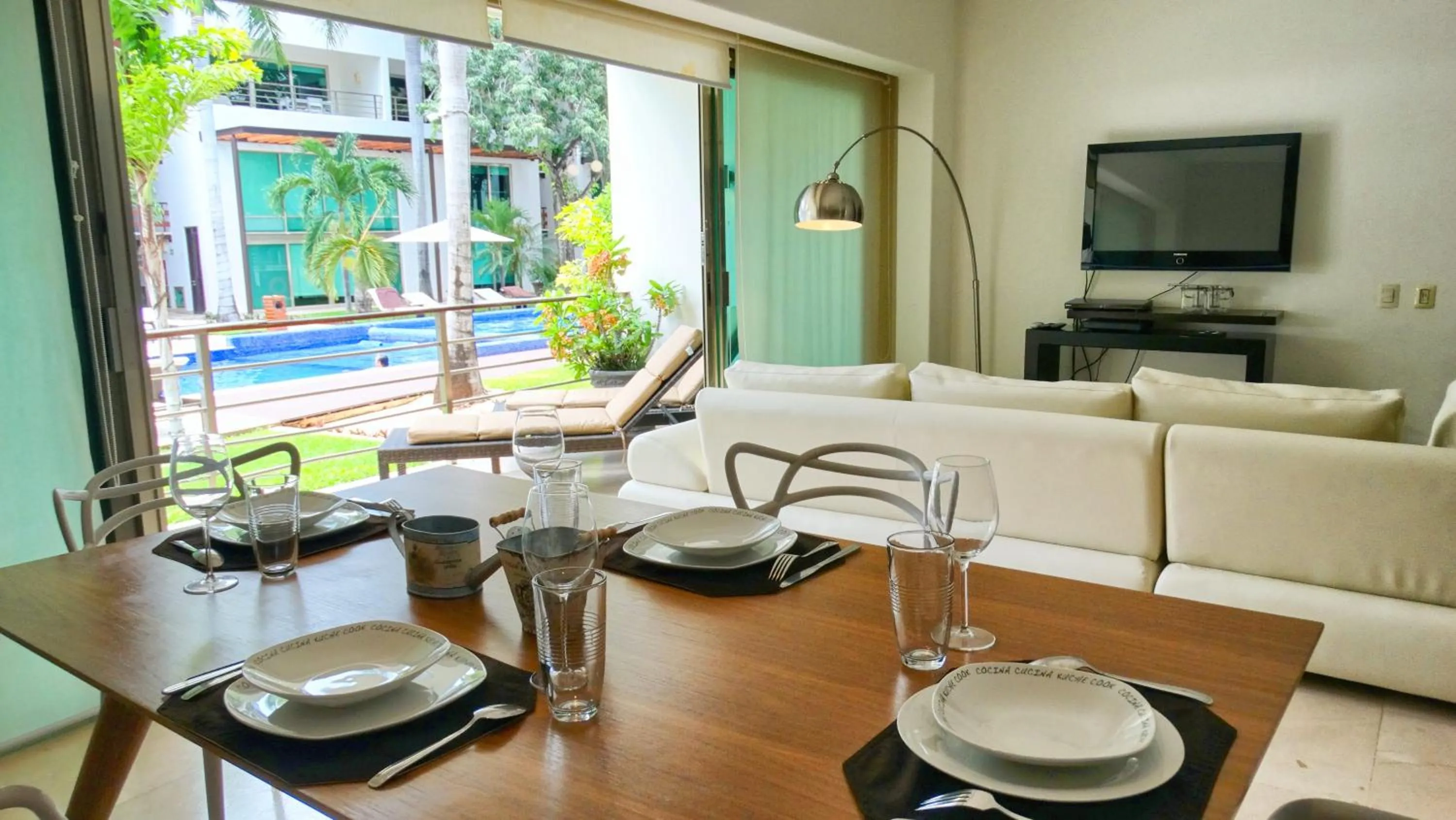 TV and multimedia in Luxurious & Central Condo In Playa Steps From The Beach