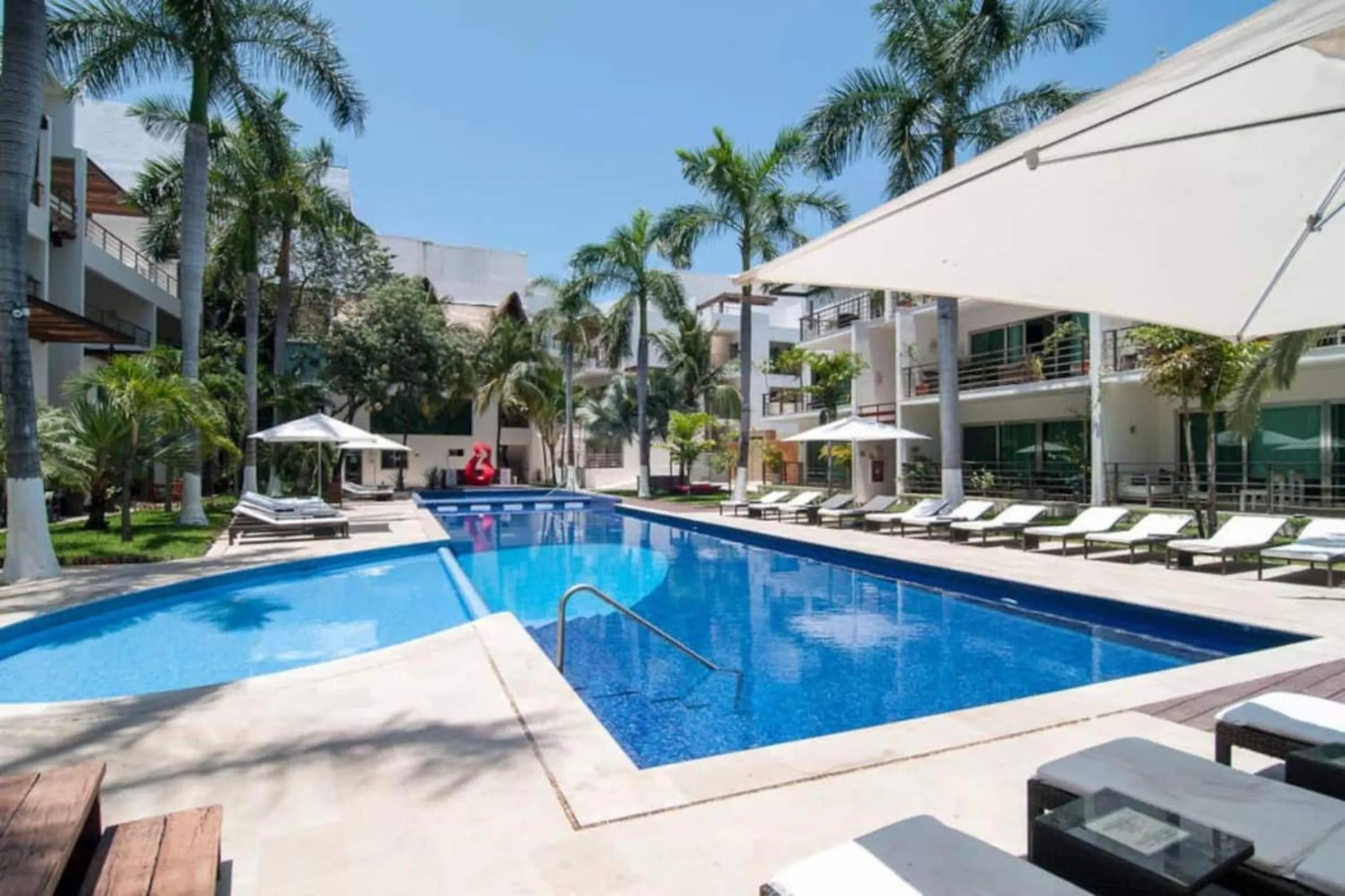 Property building in Luxurious & Central Condo In Playa Steps From The Beach