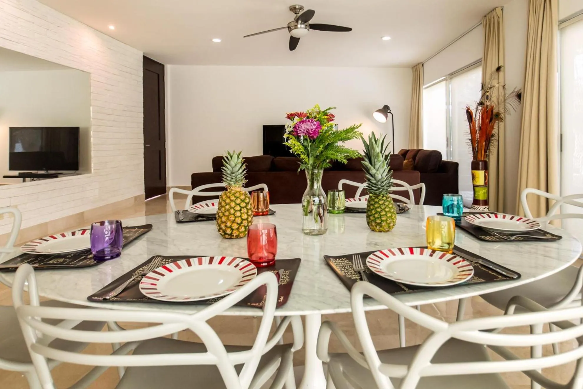 TV and multimedia in Luxurious & Central Condo In Playa Steps From The Beach