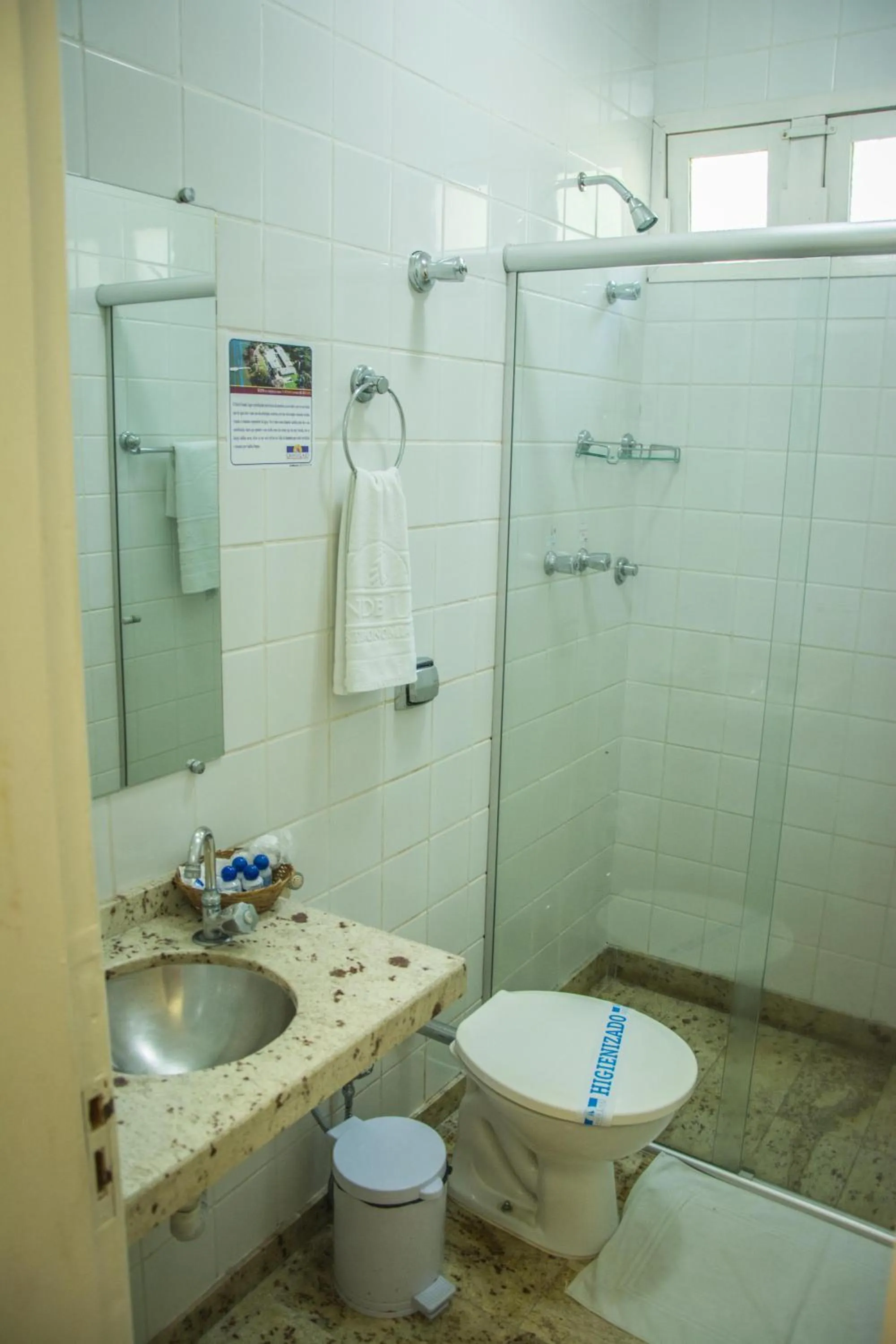 Toilet in Grande Lago Hotel Gastronomia Bar