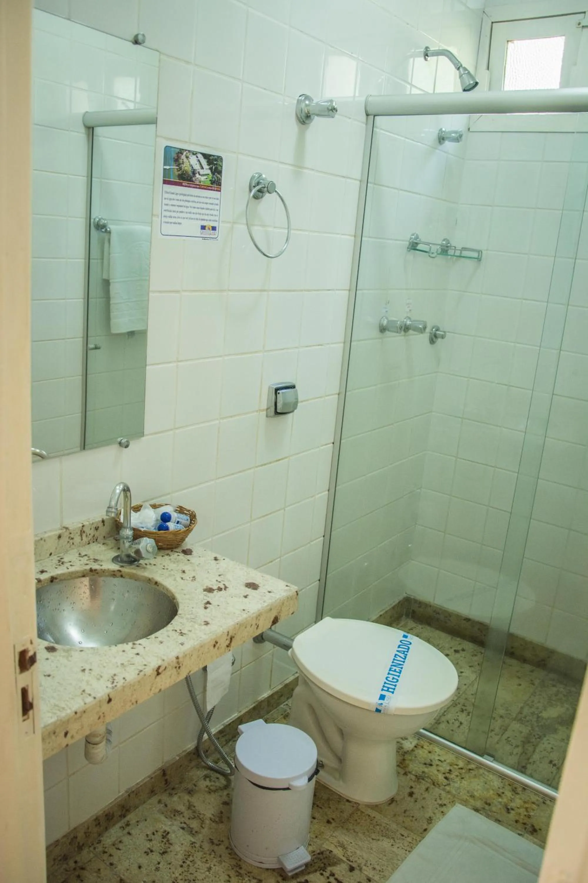 Toilet in Grande Lago Hotel Gastronomia Bar