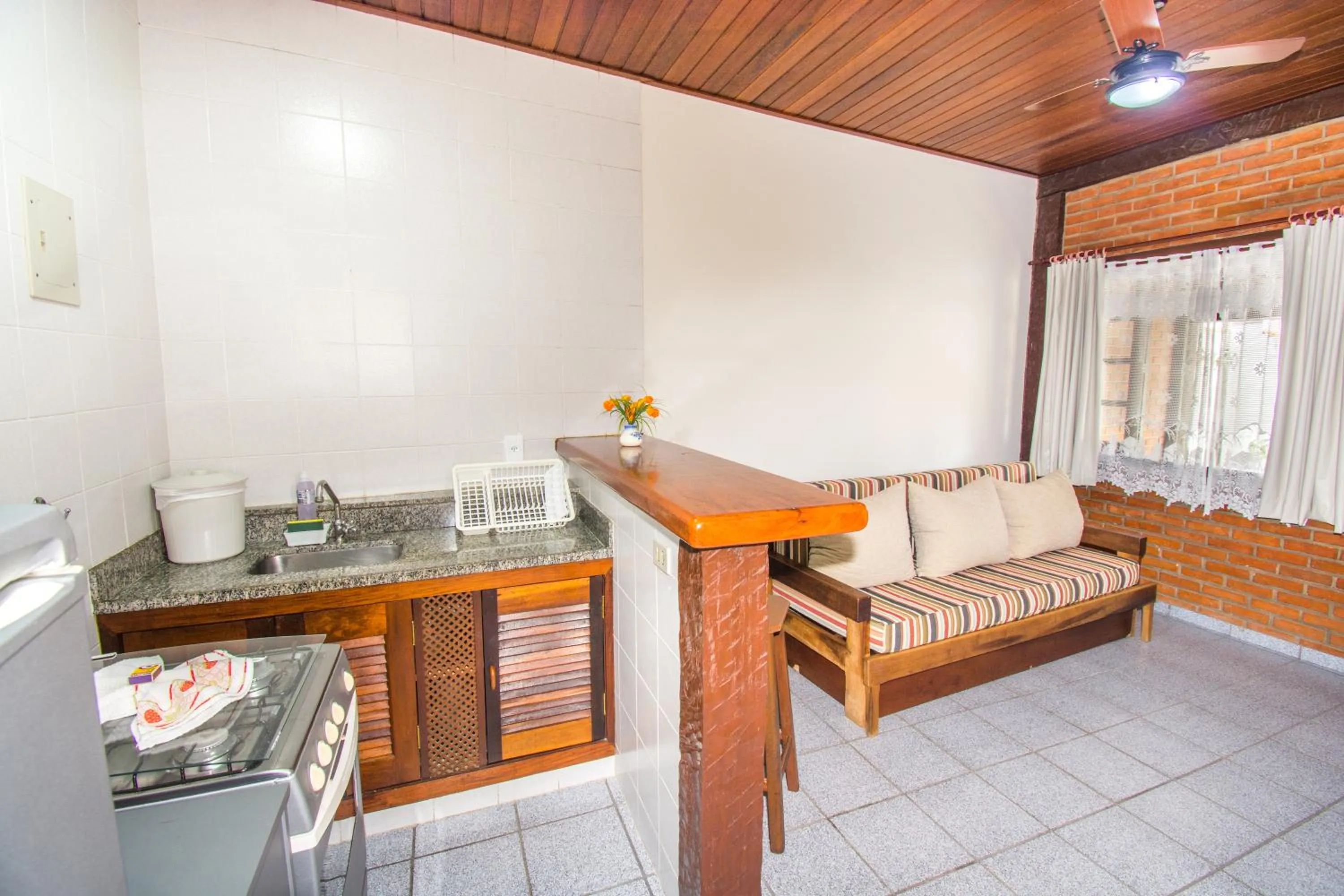 Kitchen or kitchenette in Pousada Casuarina Geribá