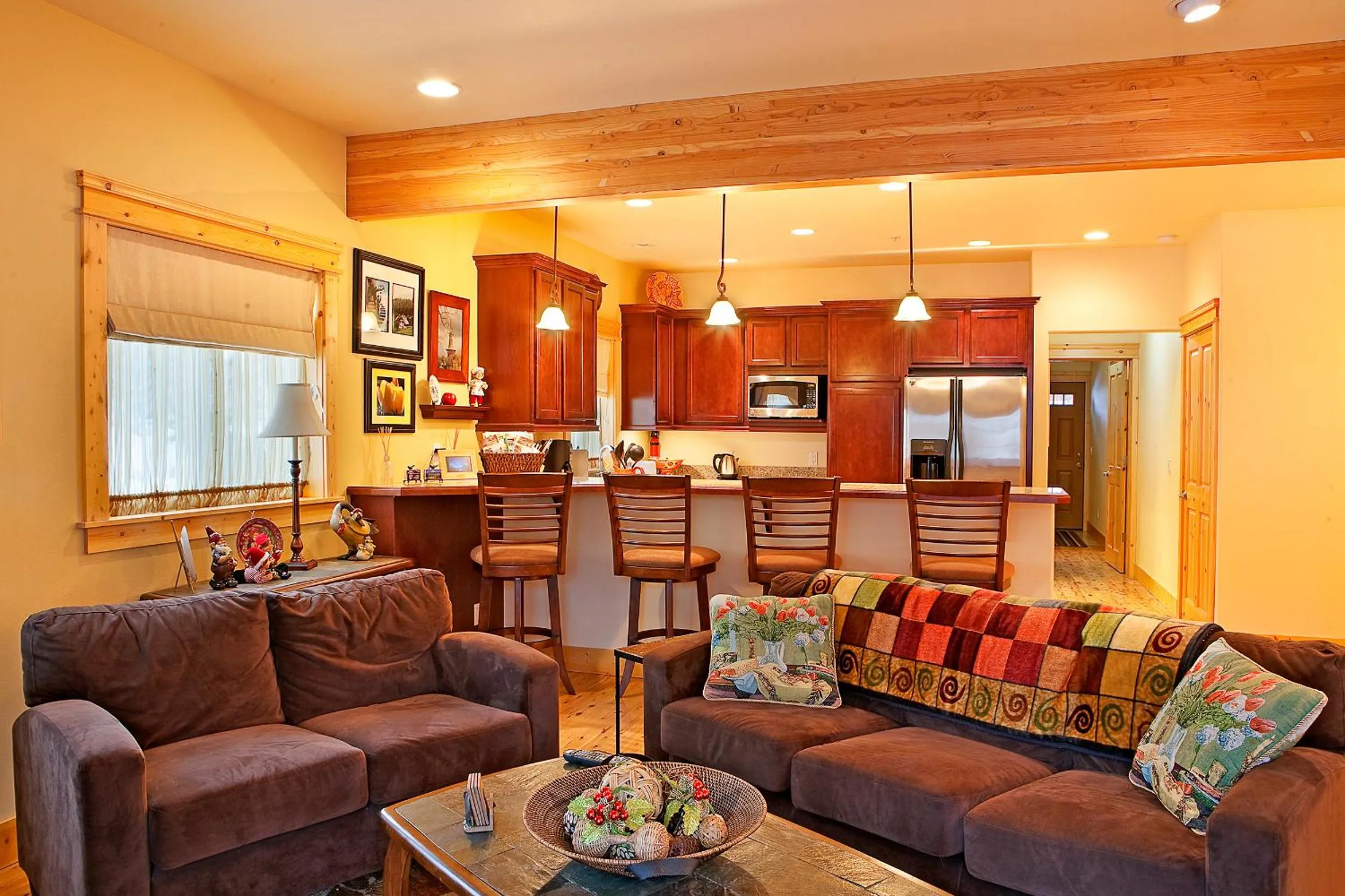 Living room in Luxury Condo in Leavenworth - Walk to Everything