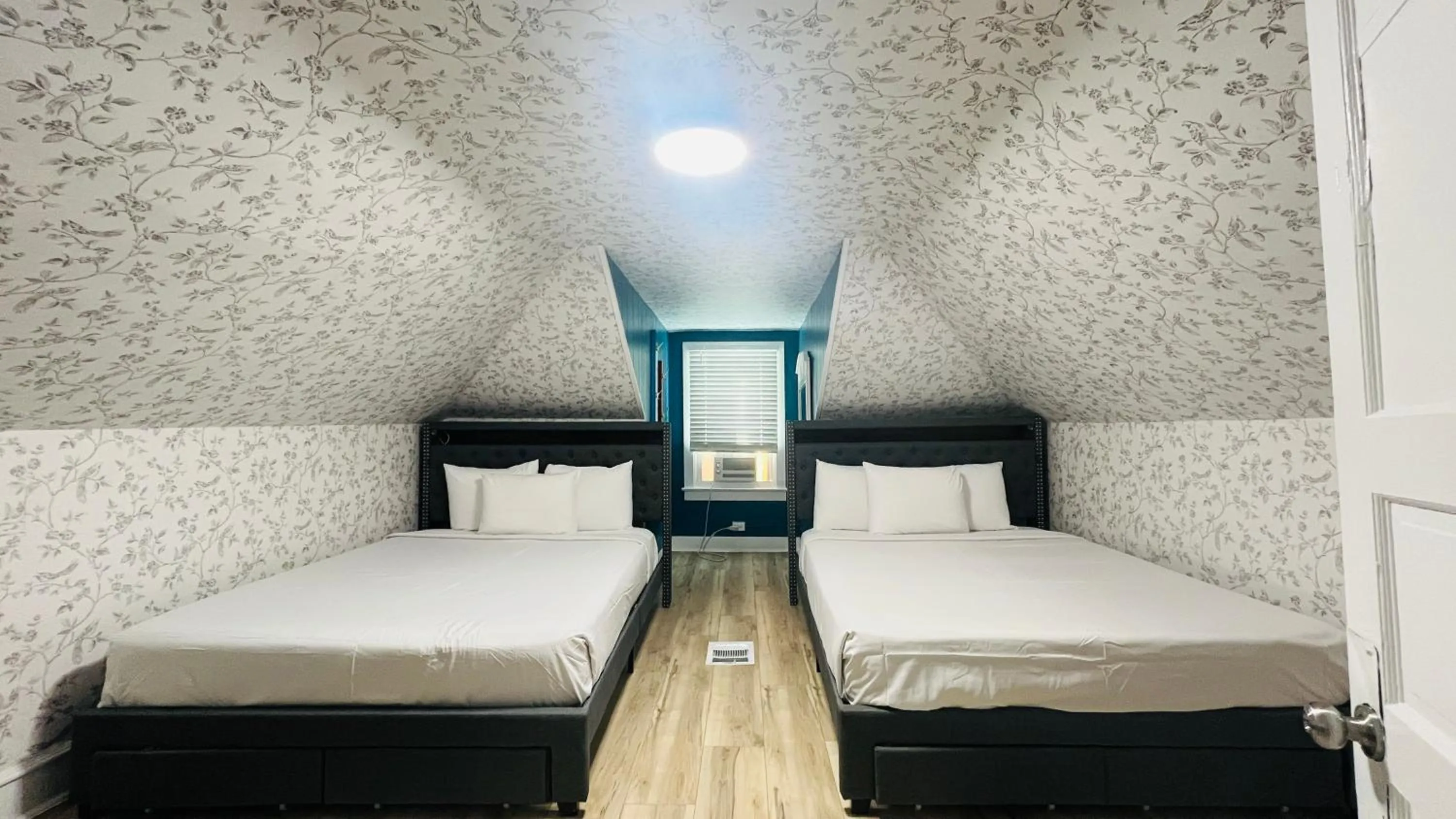 Bed in The Vibes Hotel, Trademark Collection by Wyndham