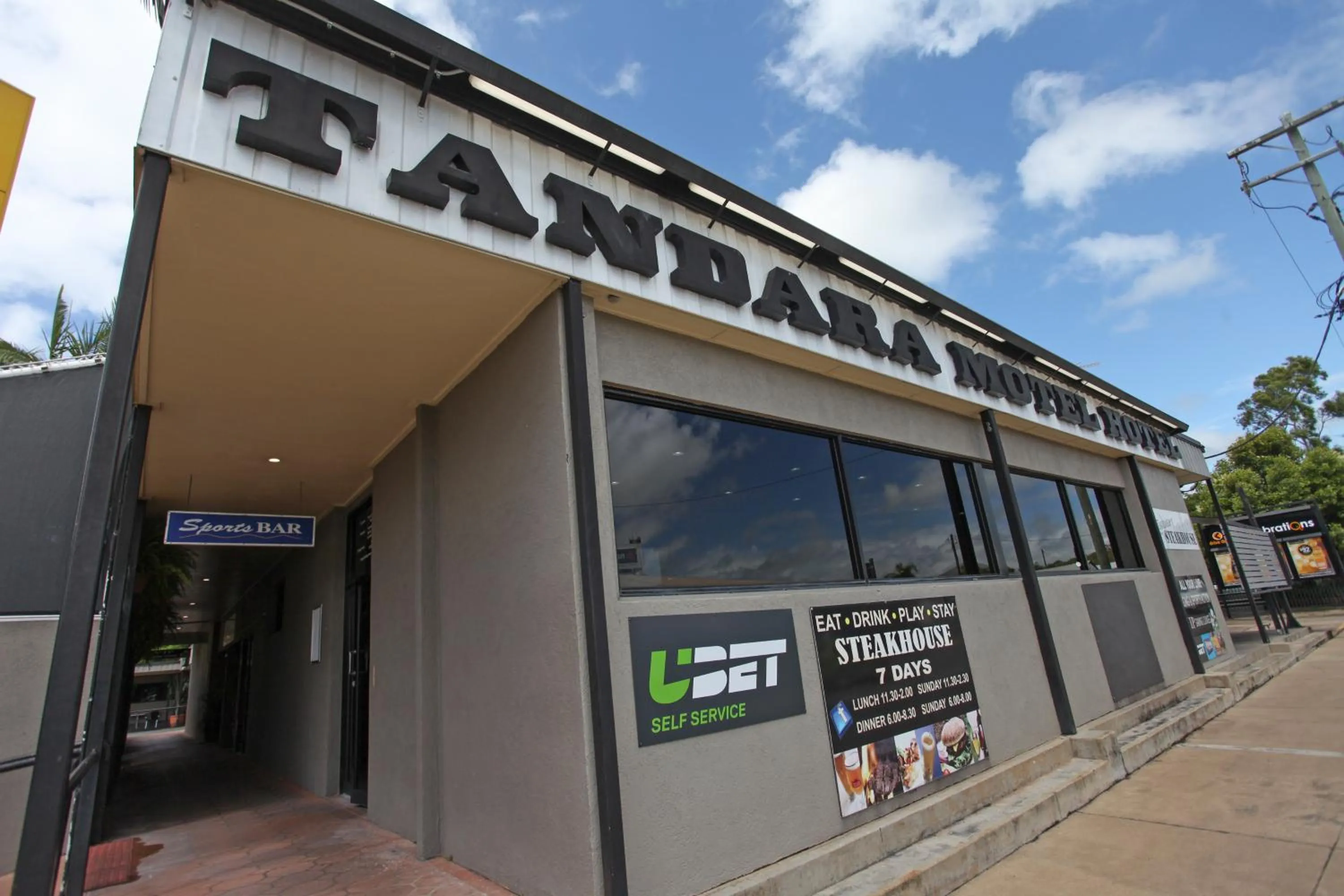Facade/entrance in Tandara Hotel Motel