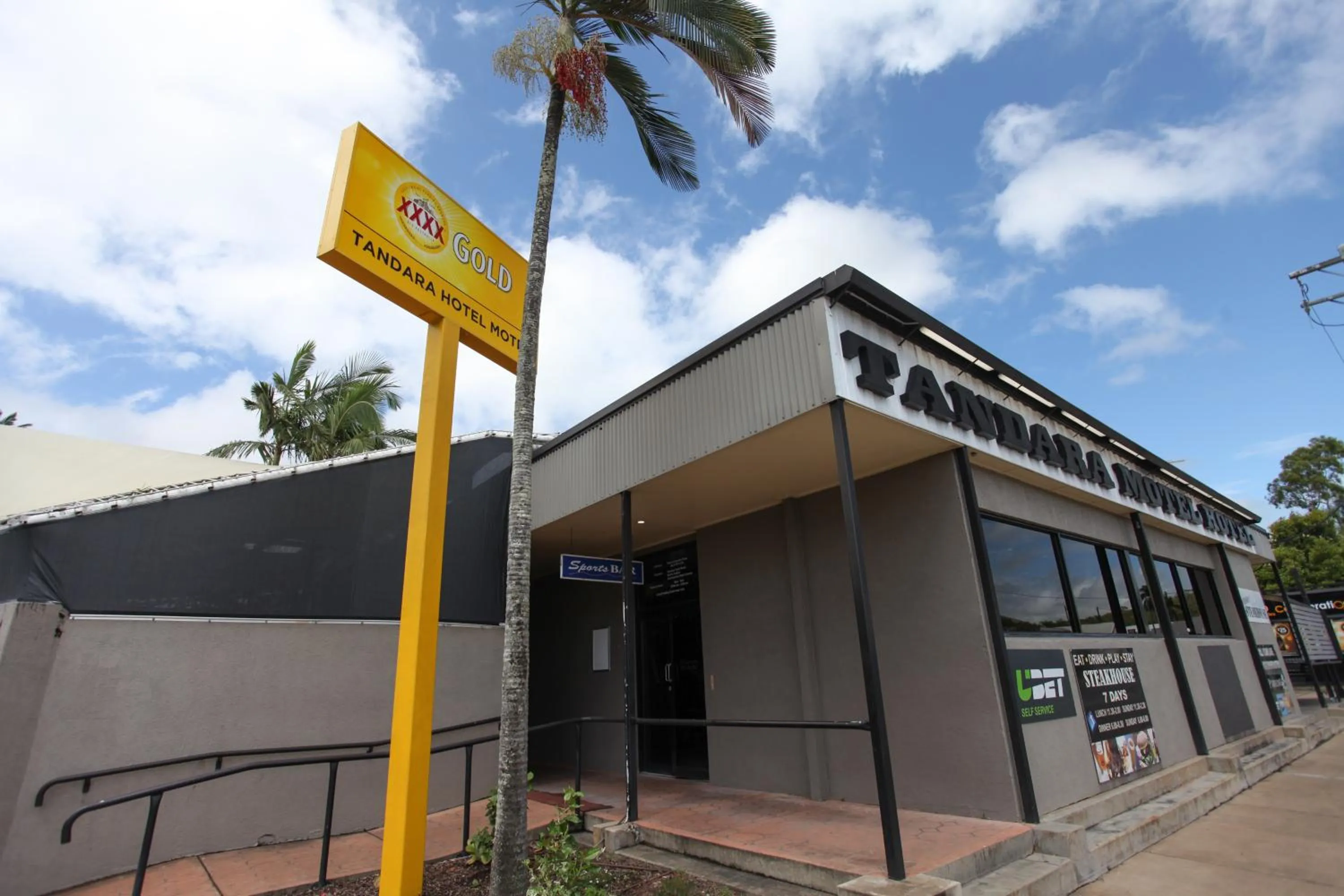 Facade/entrance in Tandara Hotel Motel
