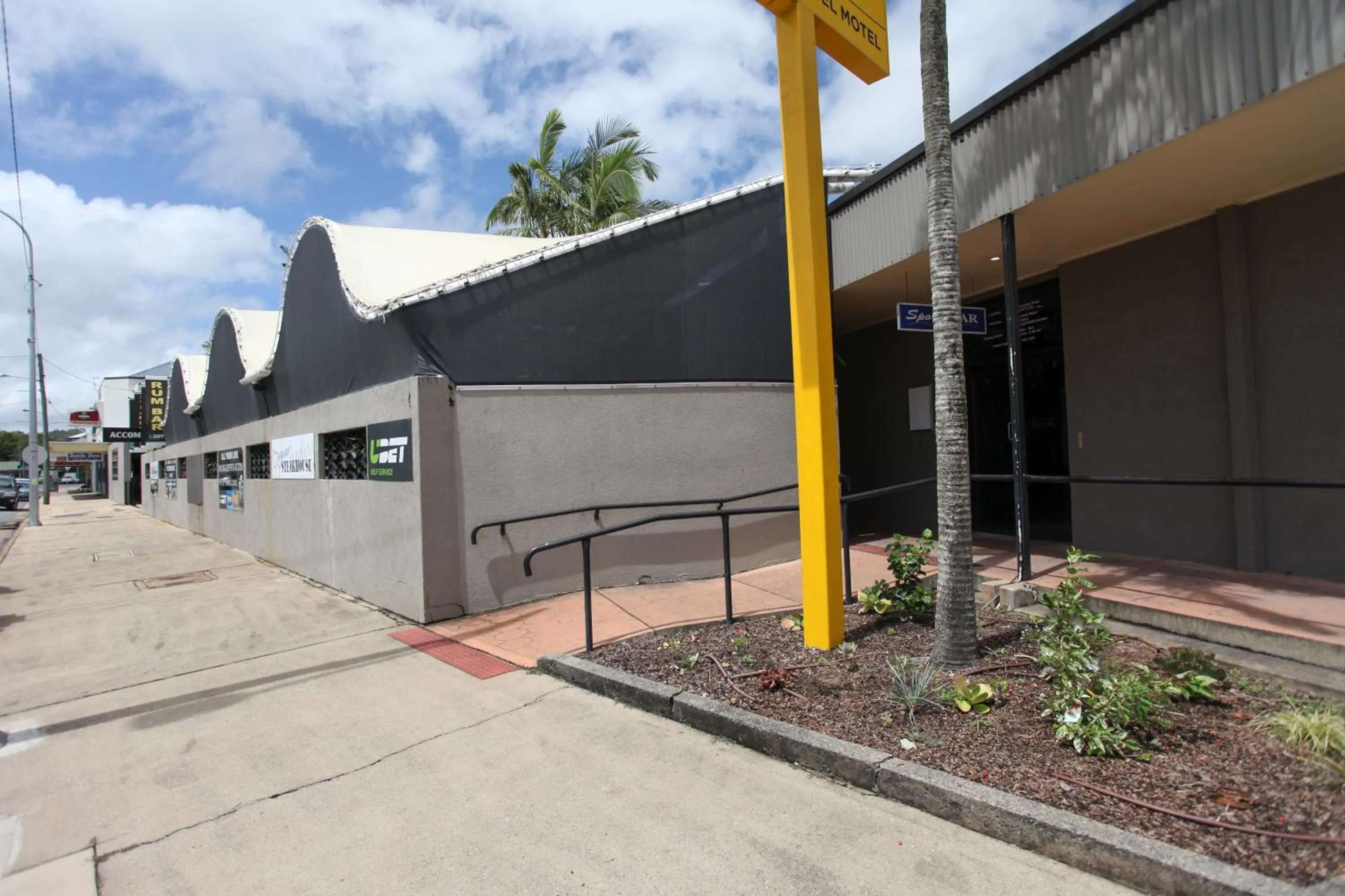 Property building in Tandara Hotel Motel