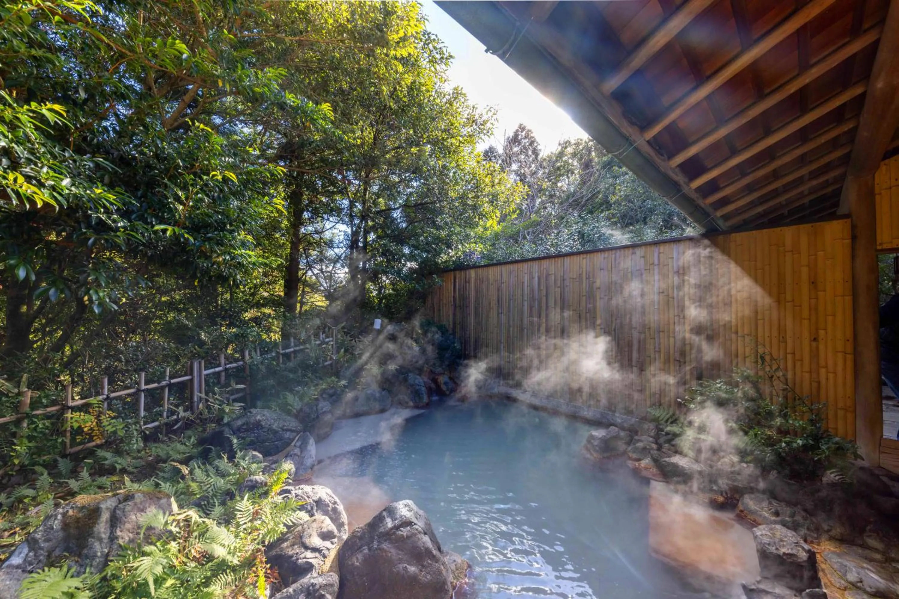 Open Air Bath in UNZEN HANZUIRYO by Onko Chishin