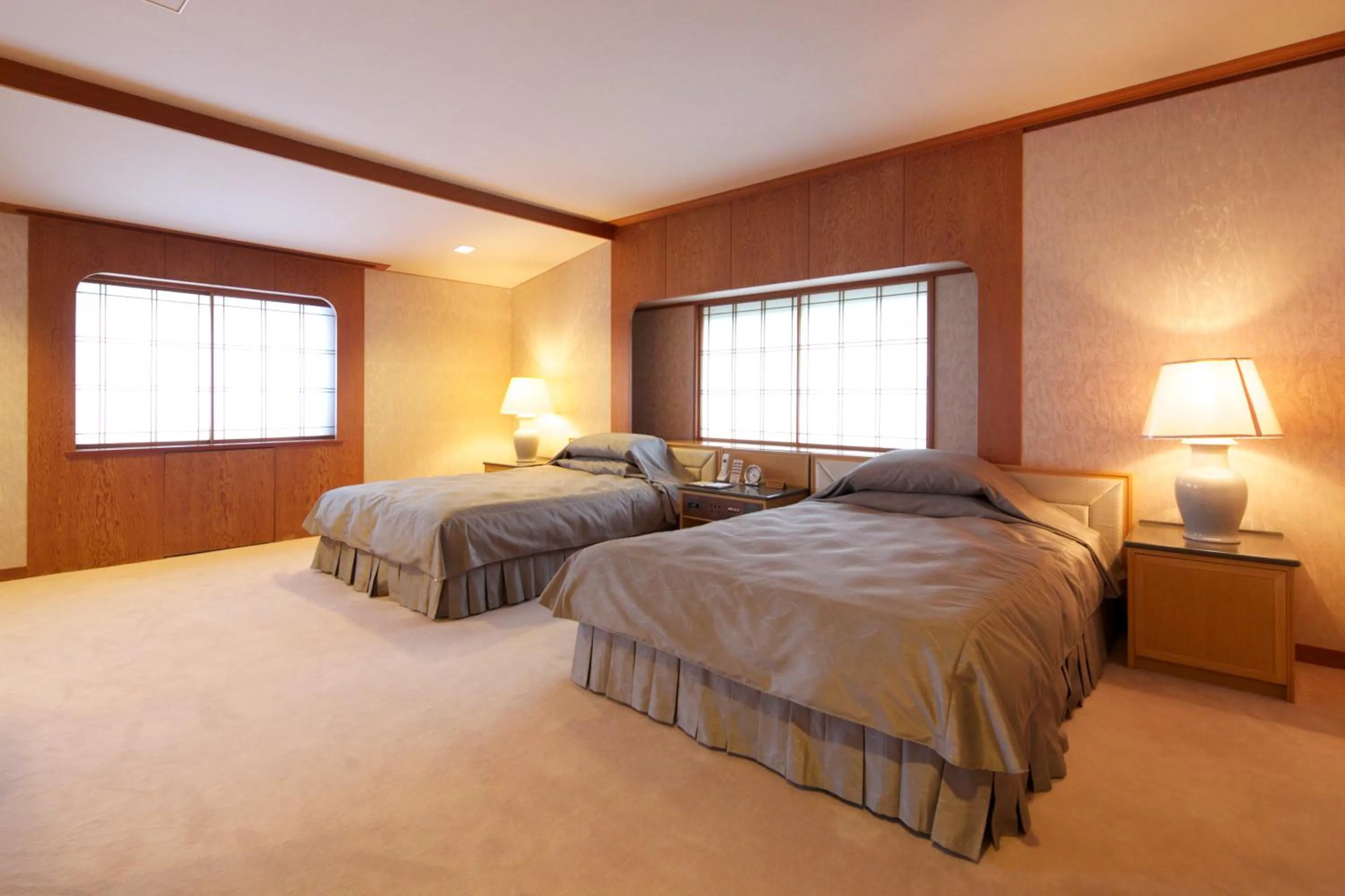 Bed in UNZEN HANZUIRYO by Onko Chishin