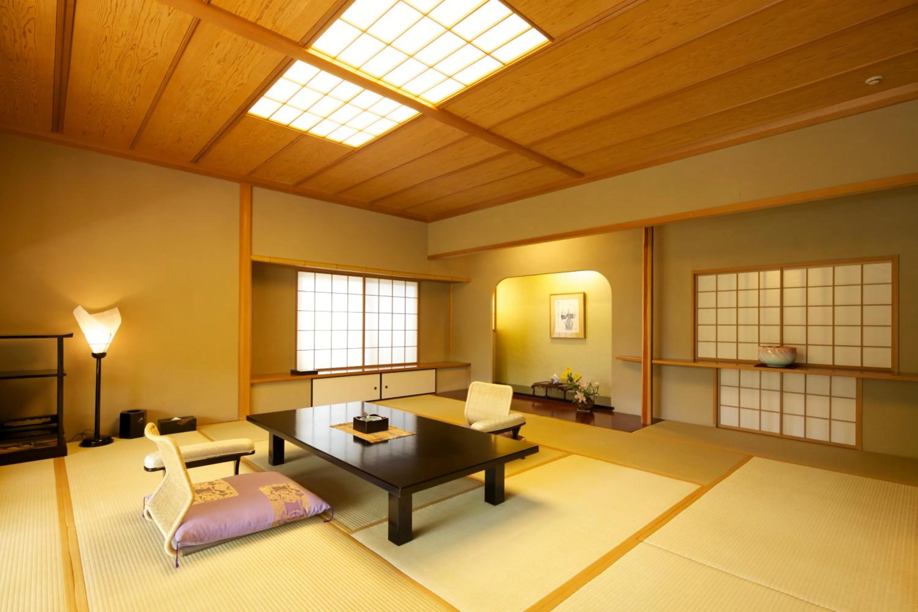 Photo of the whole room in UNZEN HANZUIRYO by Onko Chishin