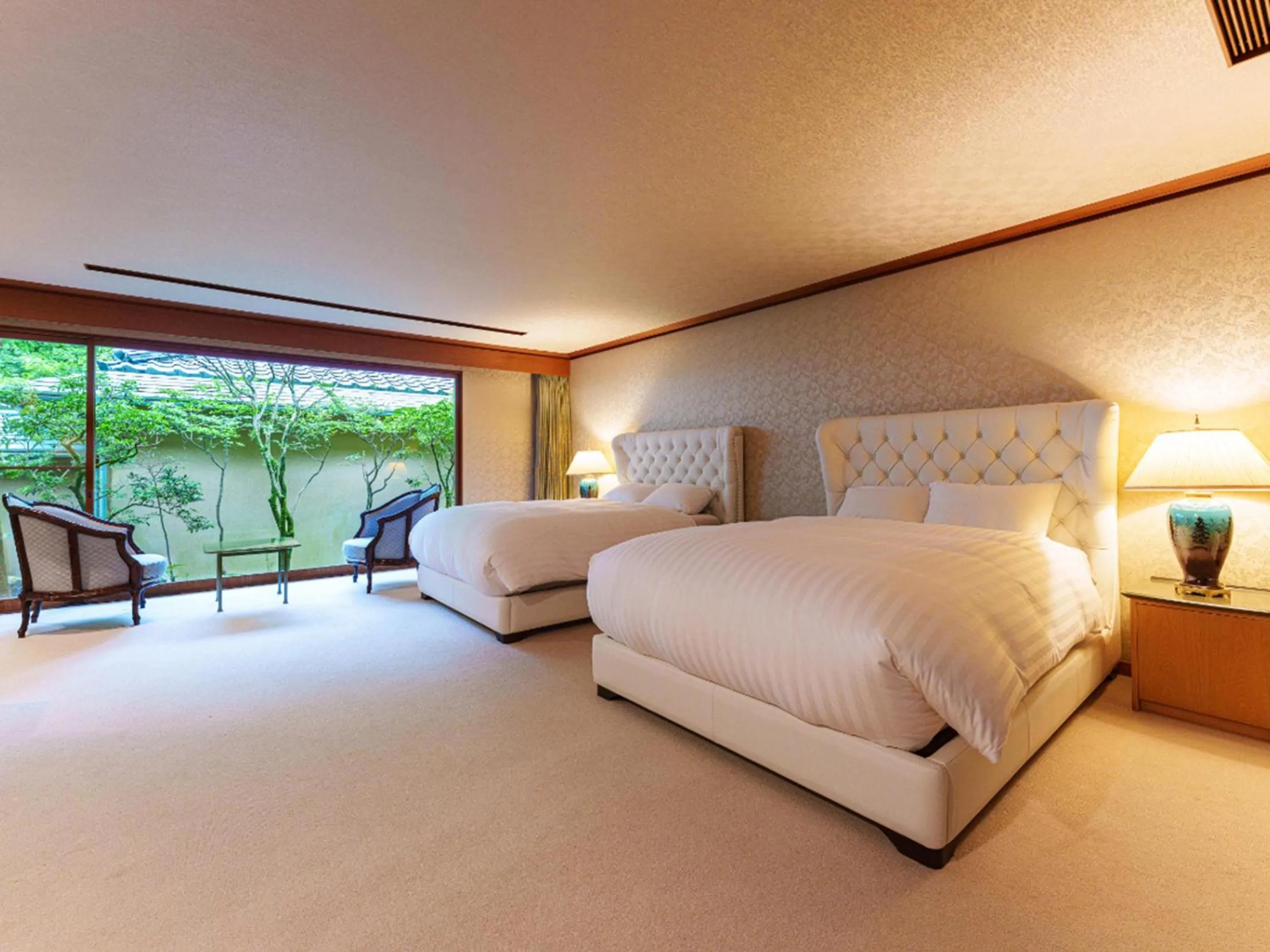 Bed in UNZEN HANZUIRYO by Onko Chishin