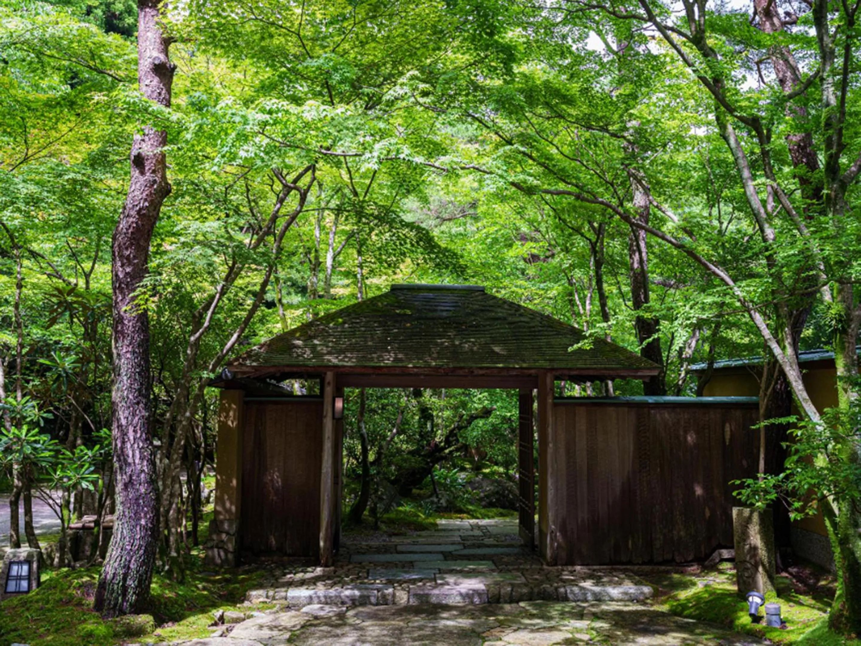 Property building in UNZEN HANZUIRYO by Onko Chishin