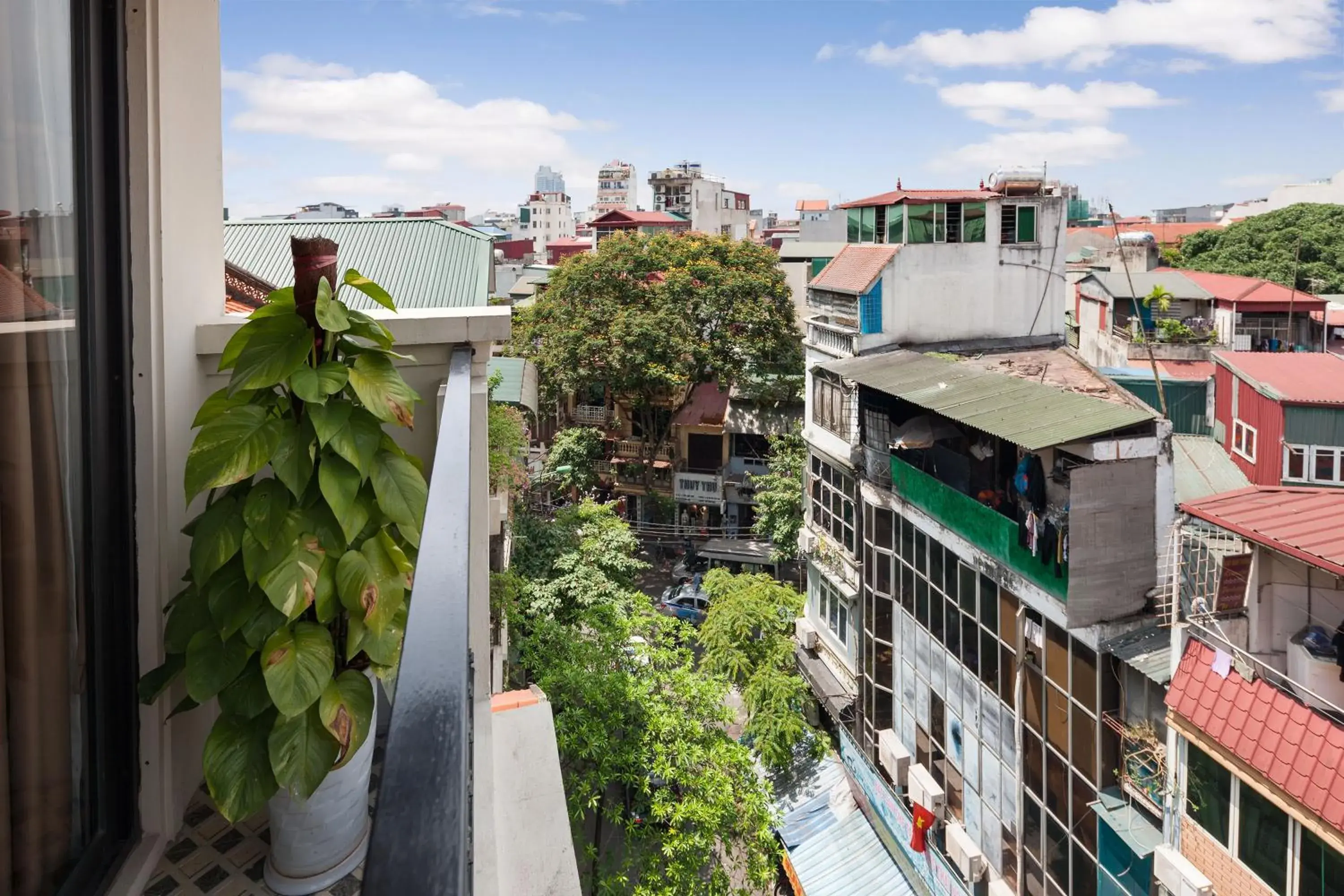 Property building in Golden Moon Suite Hotel & Travel Property building in Golden Moon Suite Hotel & Travel