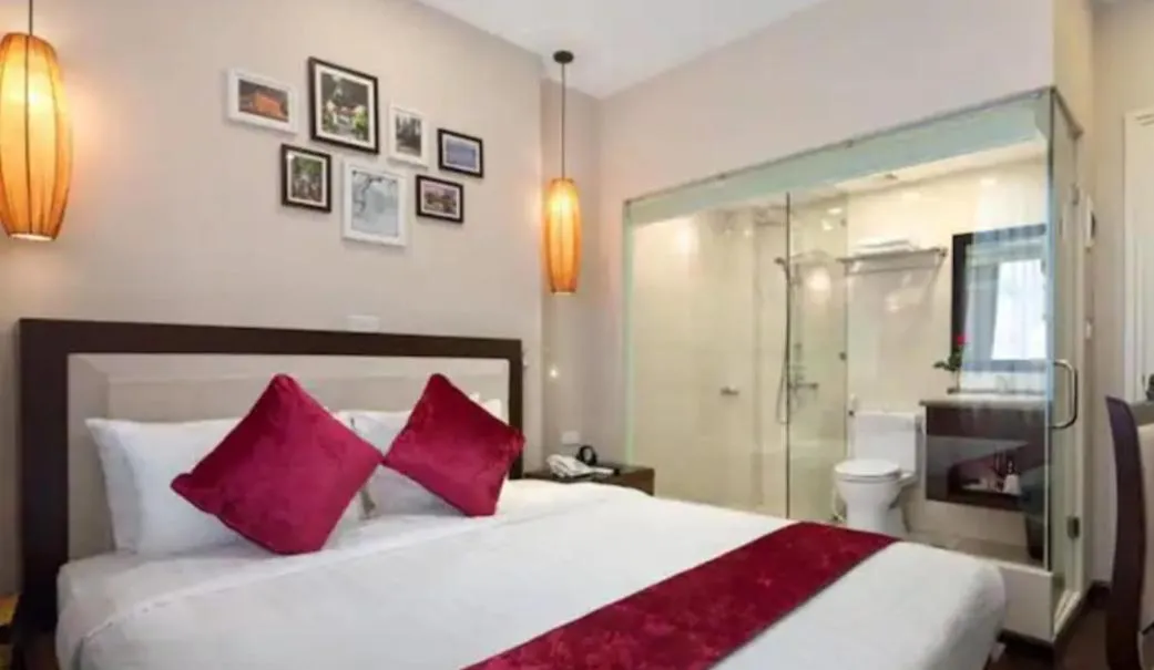 Bathroom, Bed in Golden Moon Suite Hotel & Travel