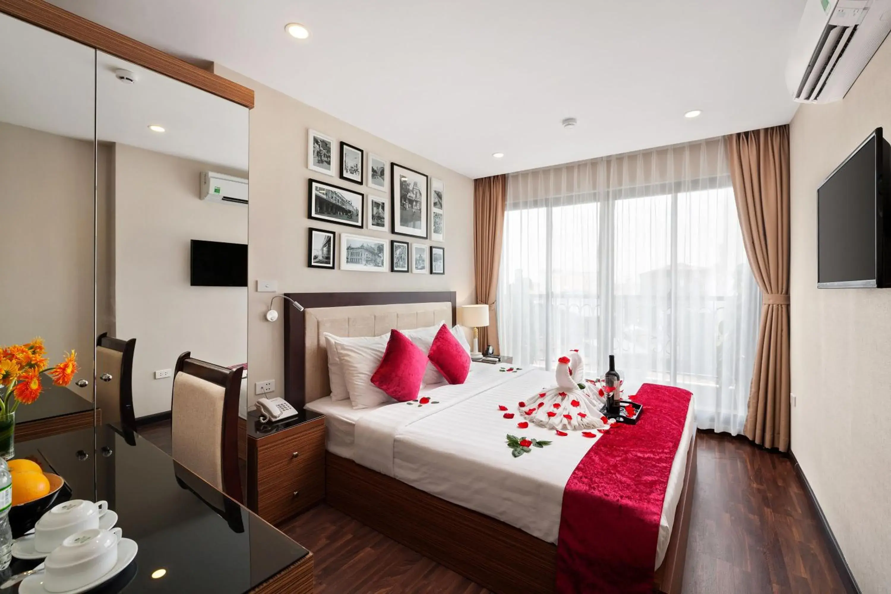 Food and drinks, Bed in Golden Moon Suite Hotel & Travel Food and drinks, Bed in Golden Moon Suite Hotel & Travel