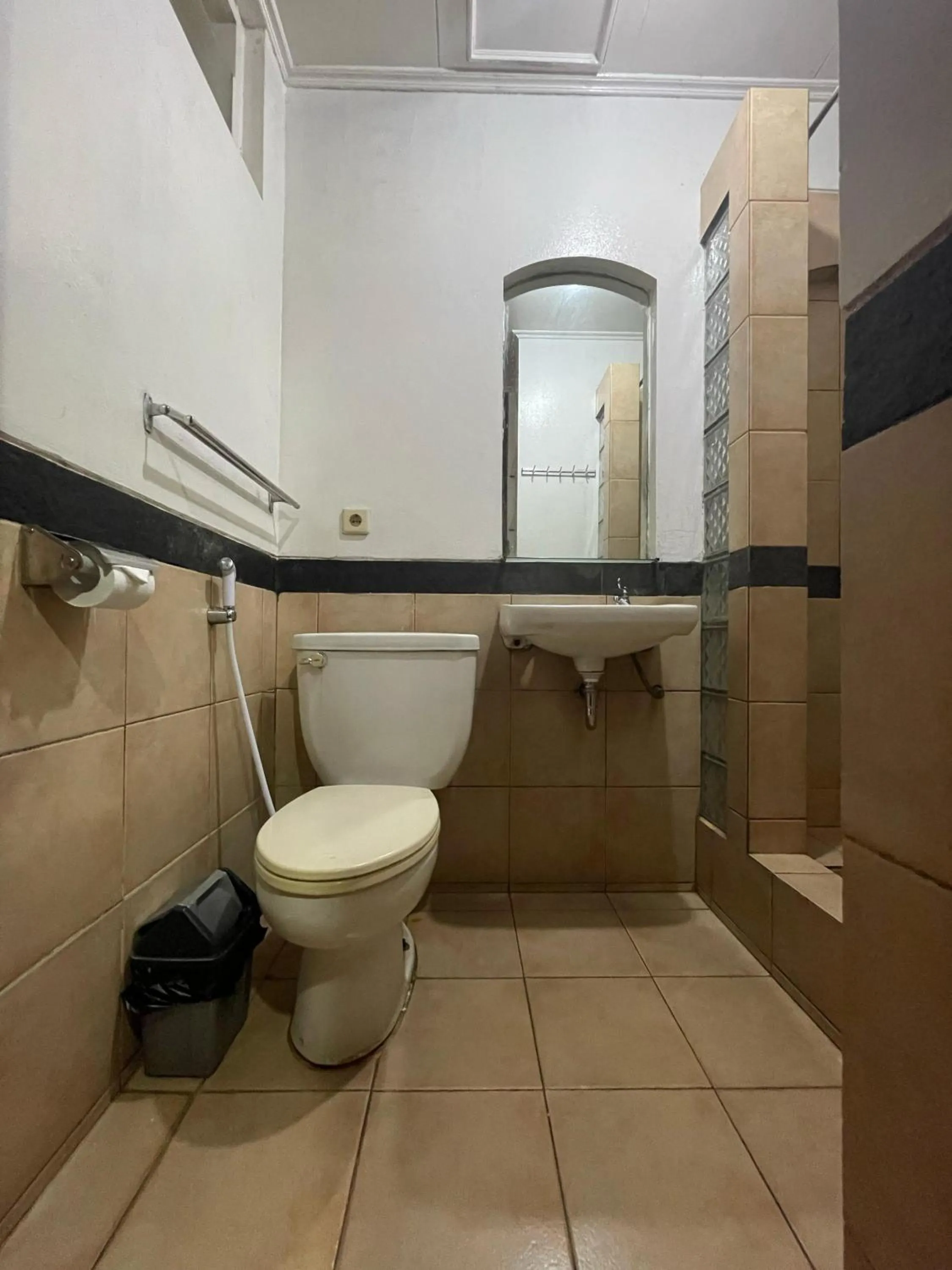 RedDoorz Plus near Parahyangan University