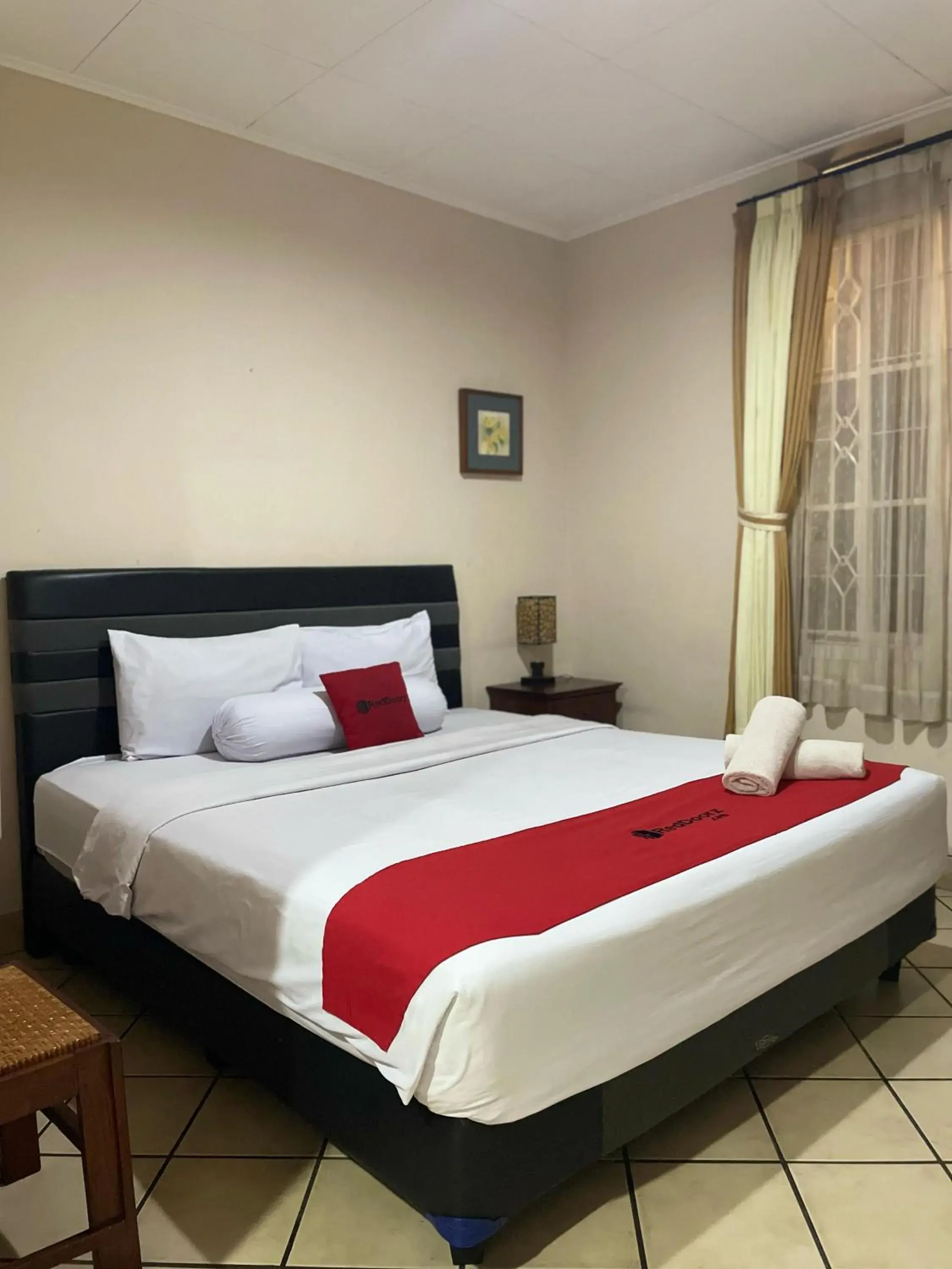 Bed in RedDoorz Plus near Parahyangan University Bed in RedDoorz Plus near Parahyangan University