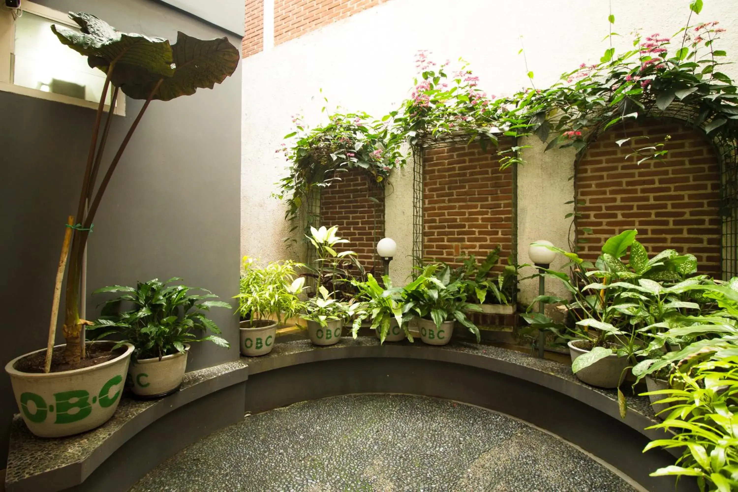 Property building in RedDoorz Plus near Parahyangan University Property building in RedDoorz Plus near Parahyangan University