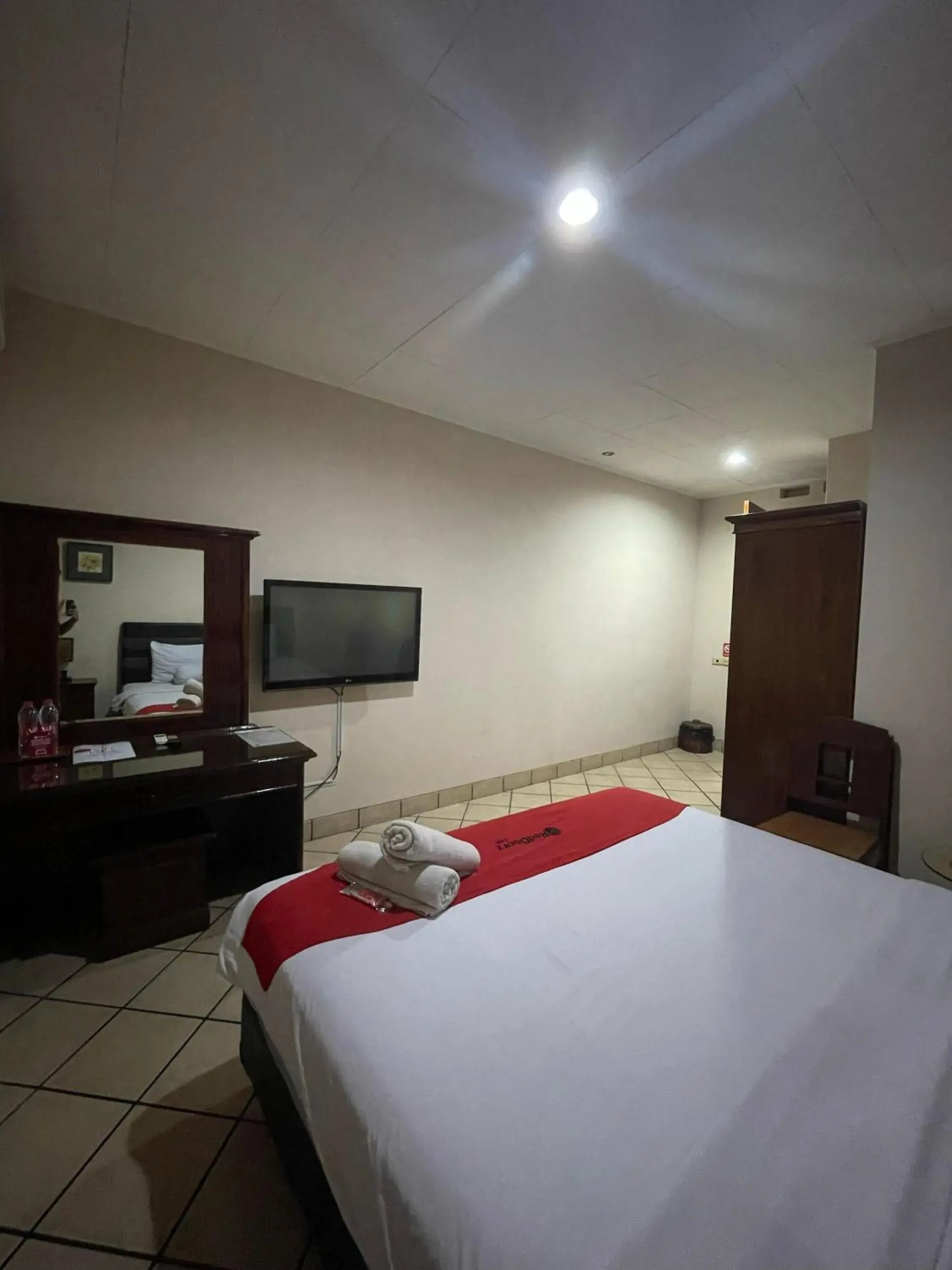 Bed in RedDoorz Plus near Parahyangan University Bed in RedDoorz Plus near Parahyangan University