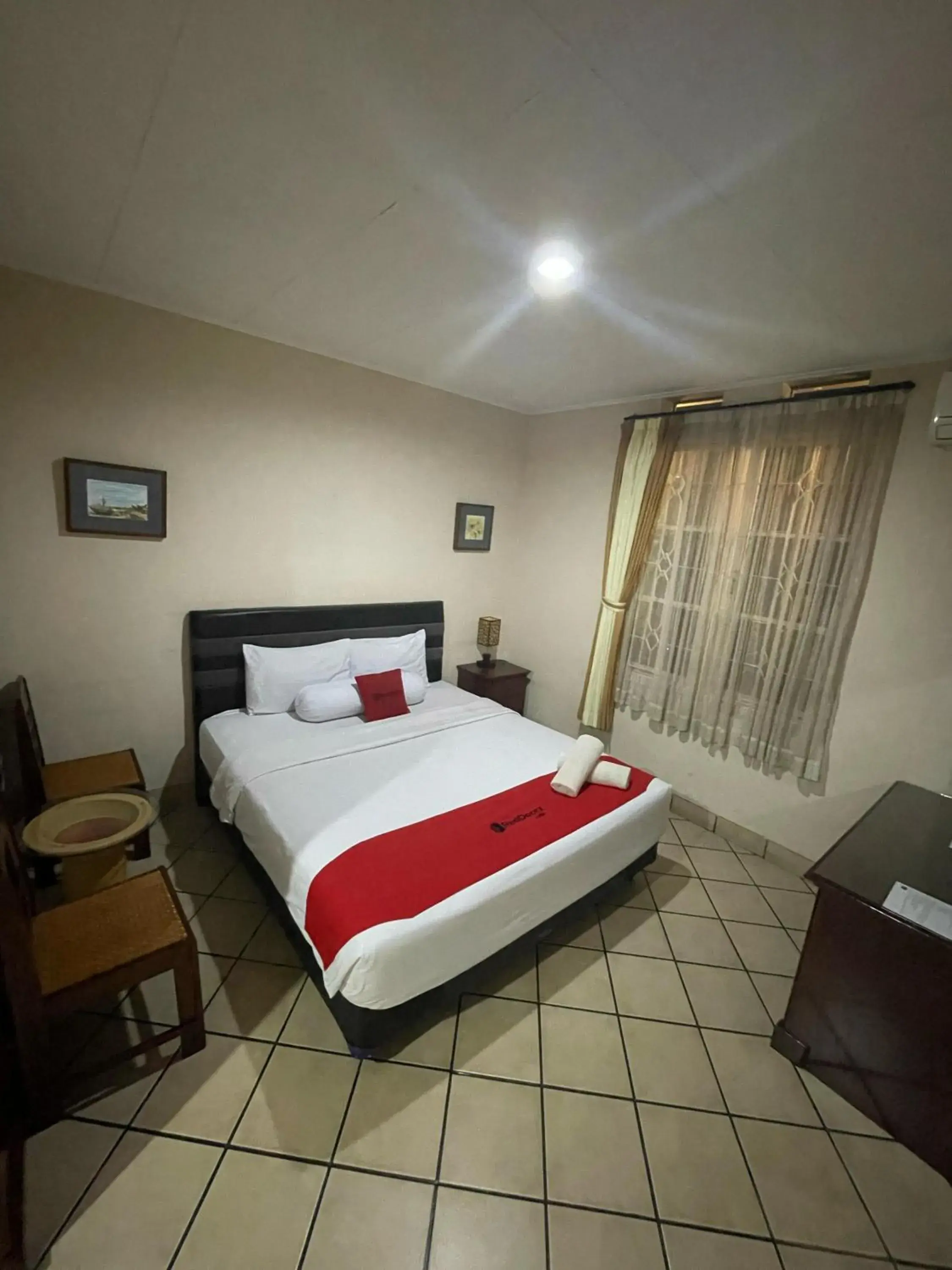 Bed in RedDoorz Plus near Parahyangan University Bed in RedDoorz Plus near Parahyangan University