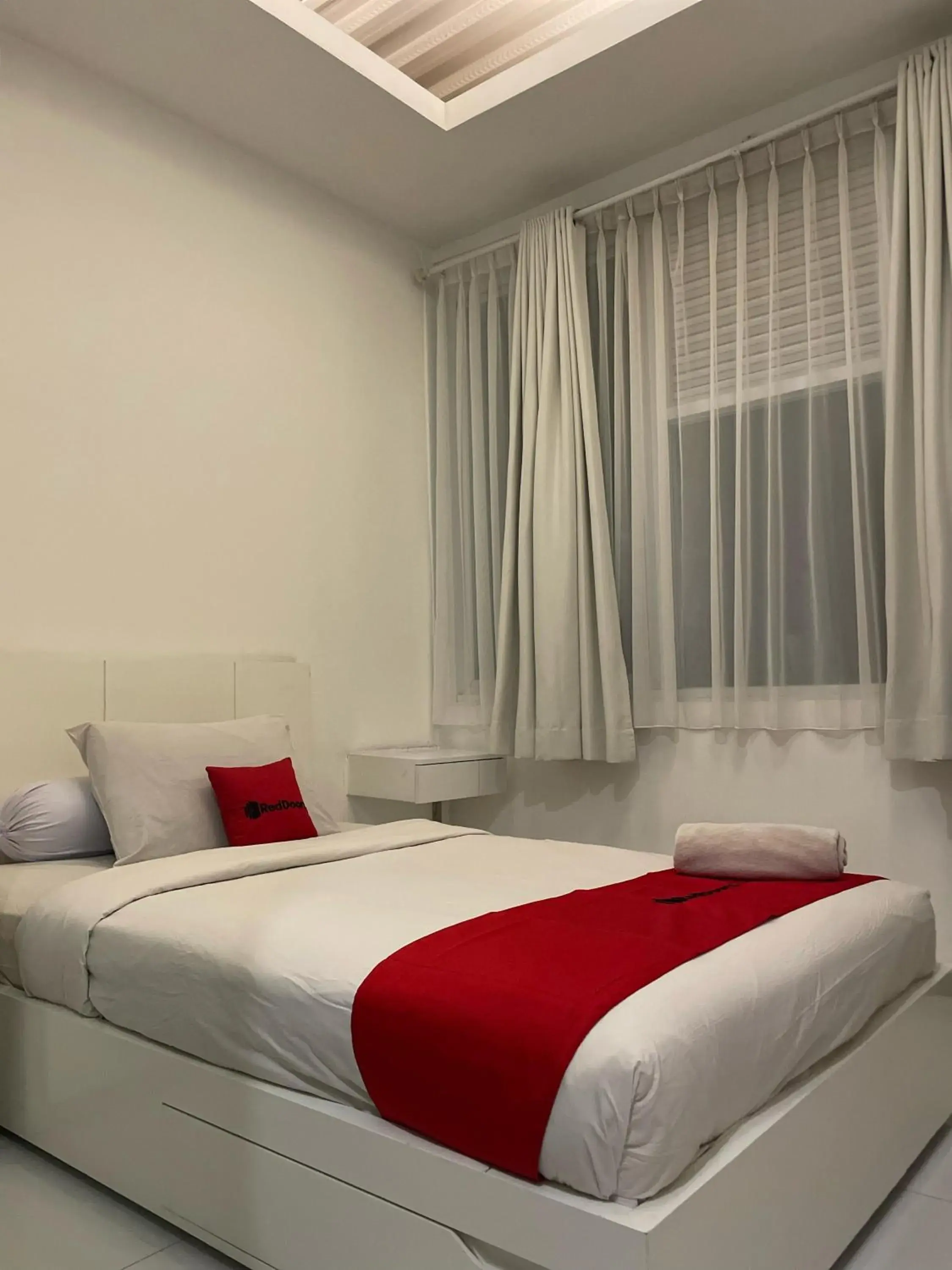 Bed in RedDoorz Plus near Parahyangan University Bed in RedDoorz Plus near Parahyangan University