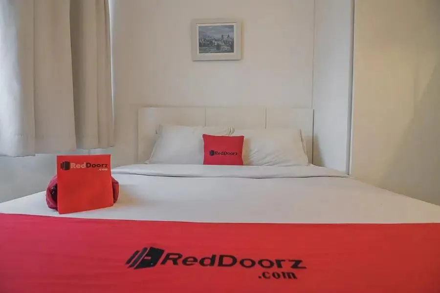 Bed in RedDoorz Plus near Parahyangan University