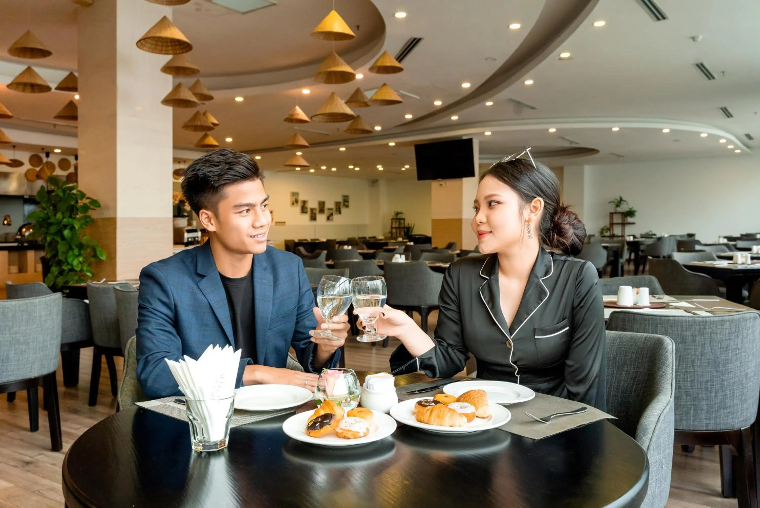 Restaurant/places to eat in Royal Lotus Hotel Danang