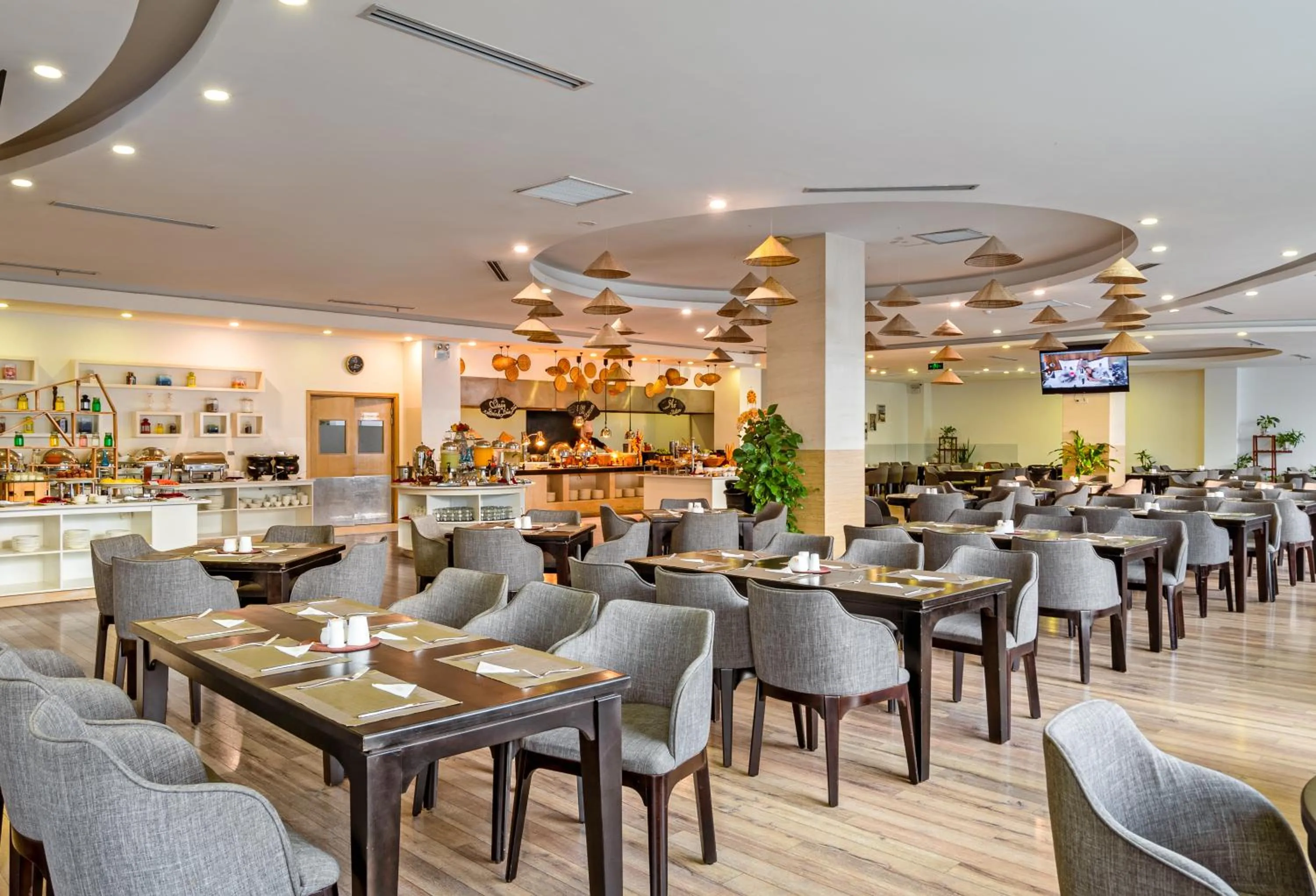 Restaurant/places to eat in Royal Lotus Hotel Danang