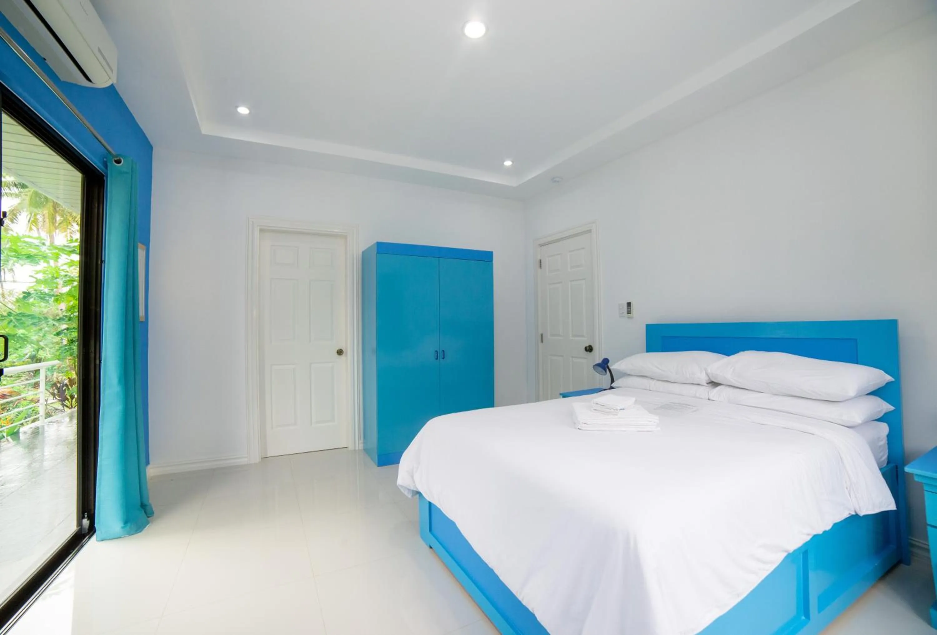 Photo of the whole room, Bed in Bohol White House Bed & Breakfast