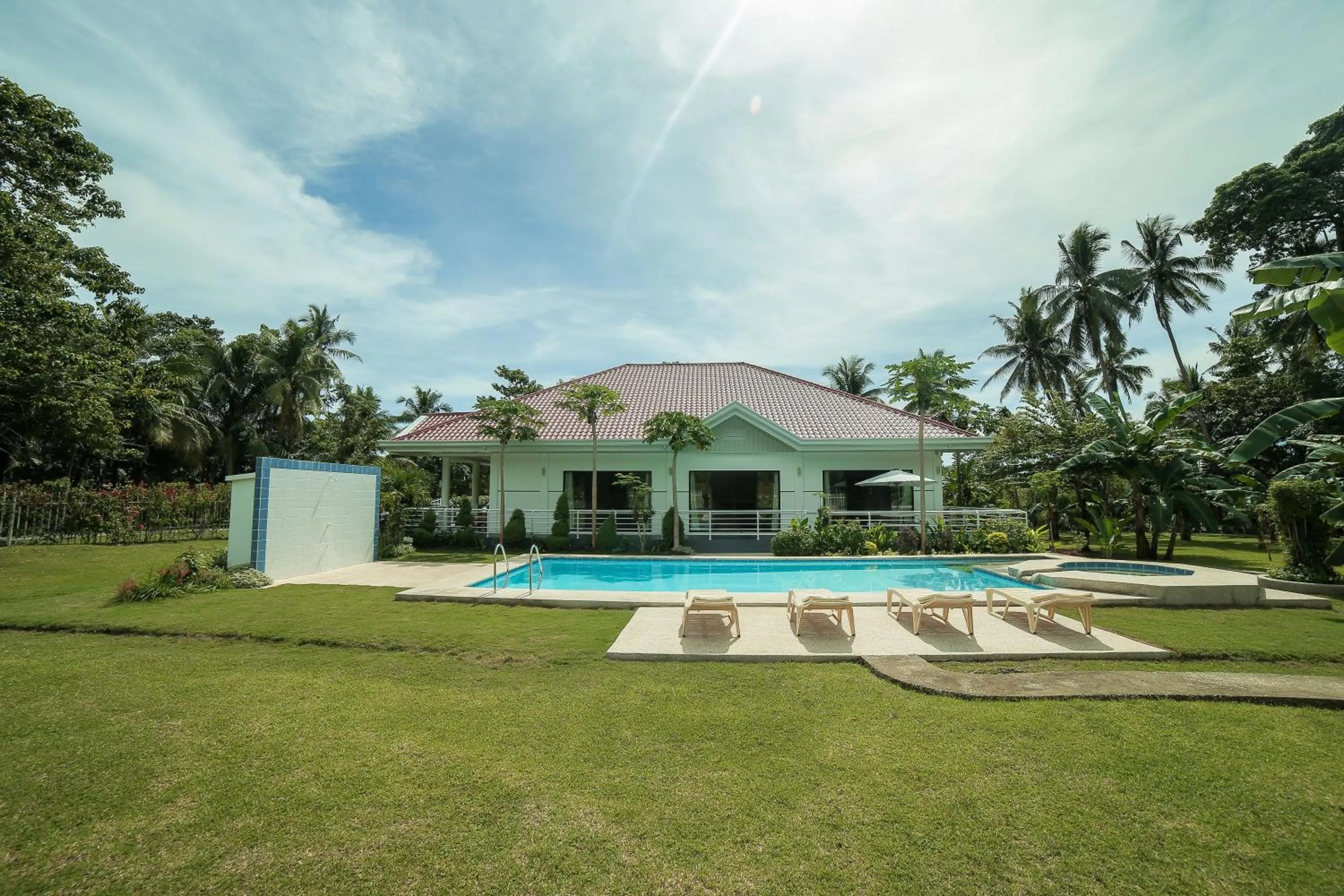 Property building in Bohol White House Bed & Breakfast