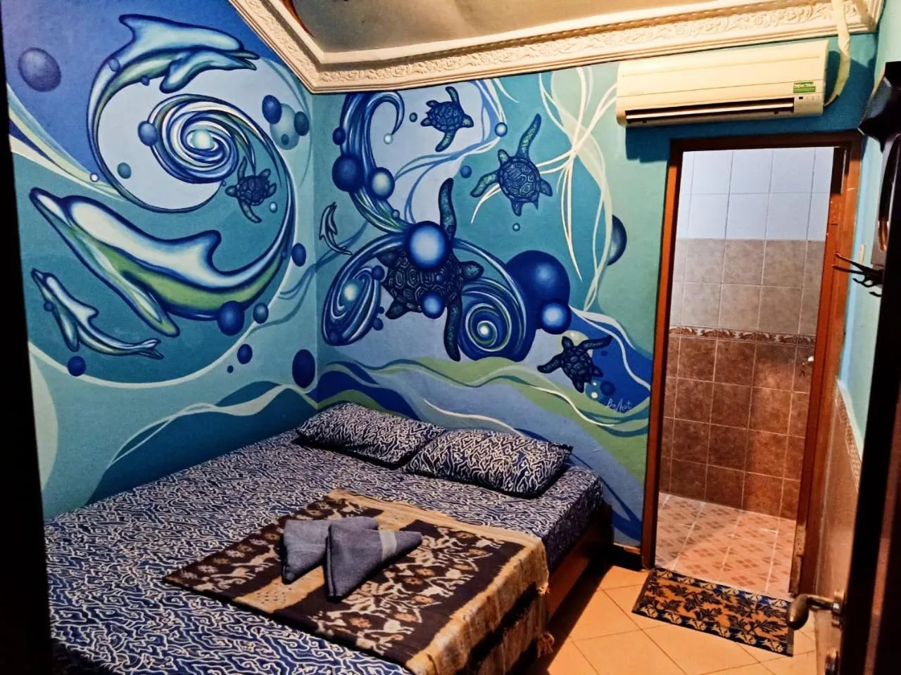 Shower, Bed in Losmen Setia Kawan