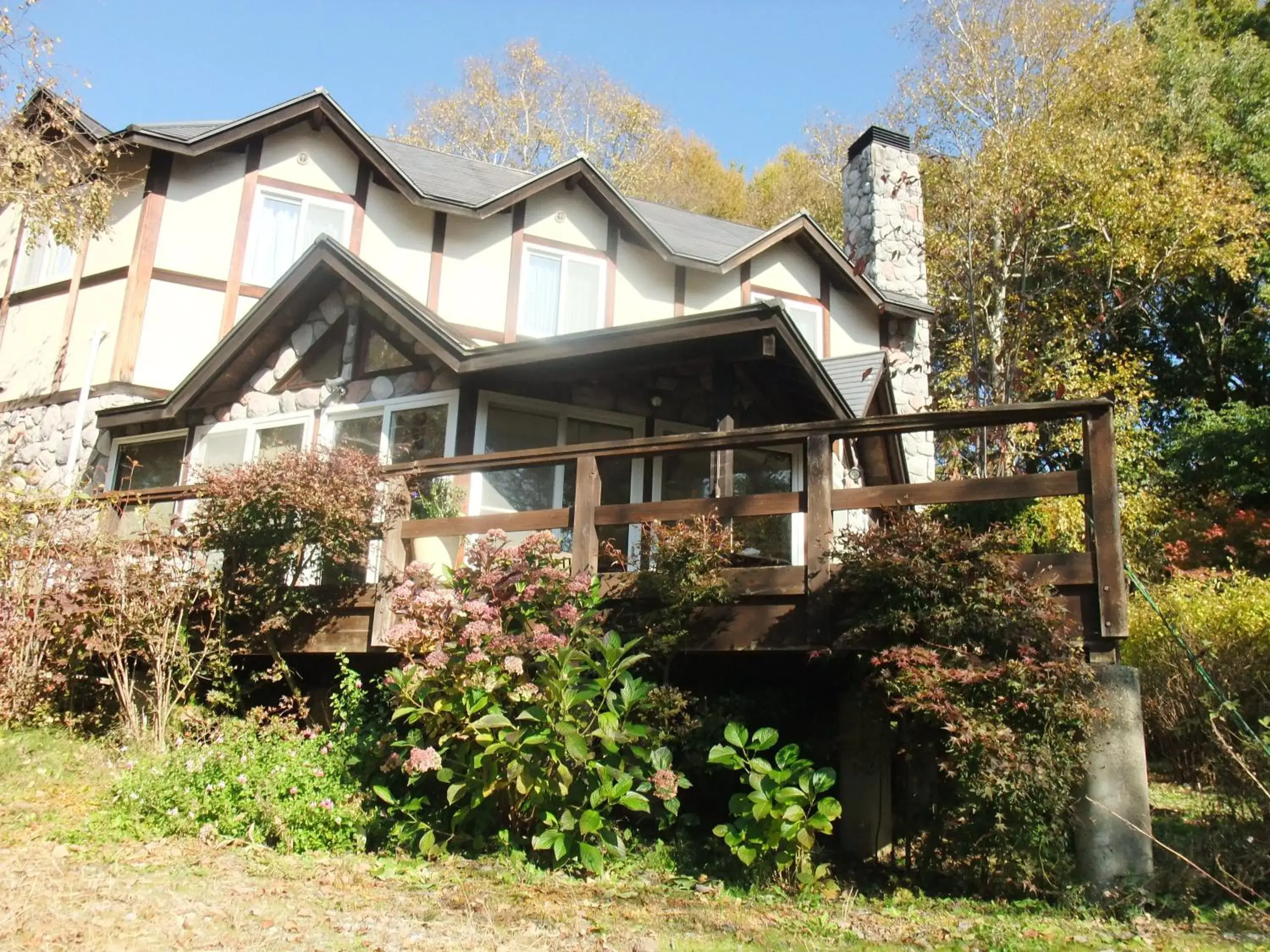 Property building in Gasthof Ascot Property building in Gasthof Ascot