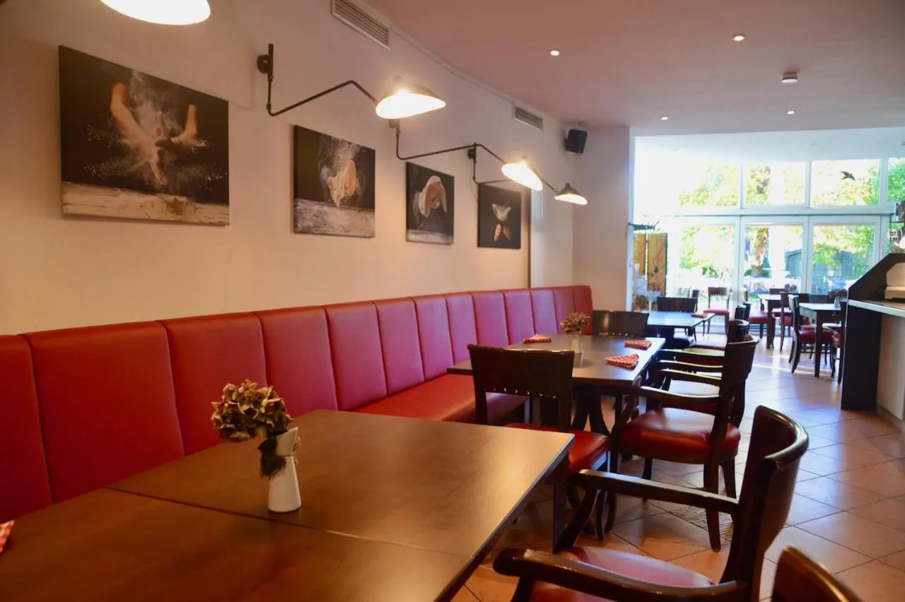 Restaurant/places to eat in Hotel Weinhaus Hoff