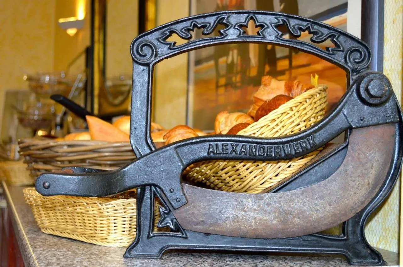 Breakfast in Hotel Weinhaus Hoff