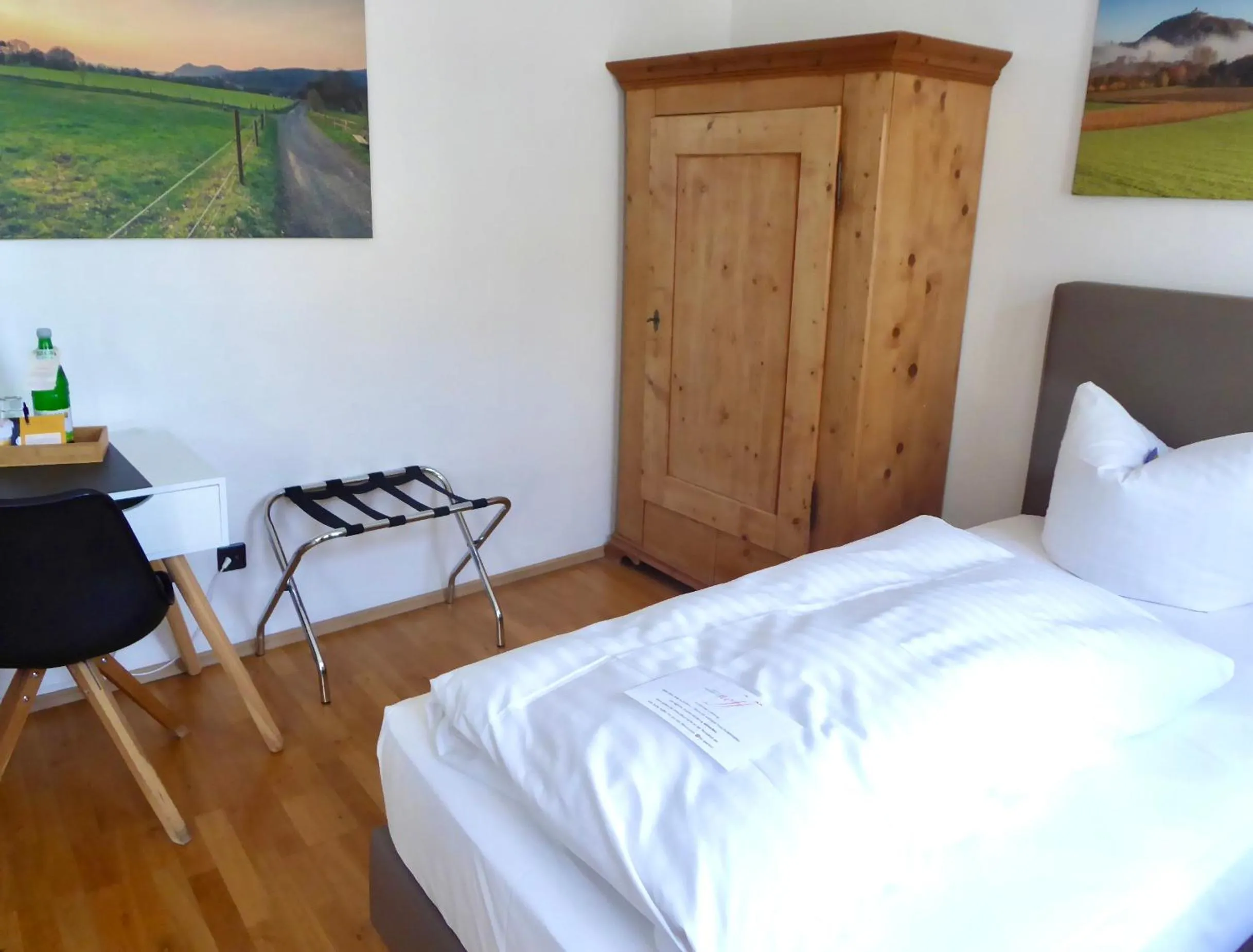 Photo of the whole room, Bed in Hotel Weinhaus Hoff