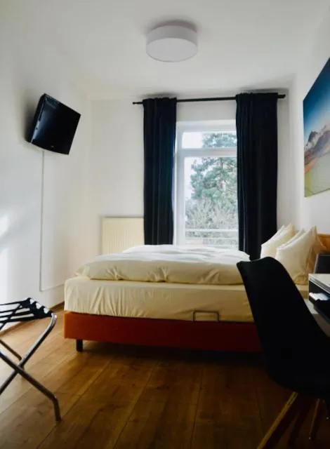 Photo of the whole room, Bed in Hotel Weinhaus Hoff