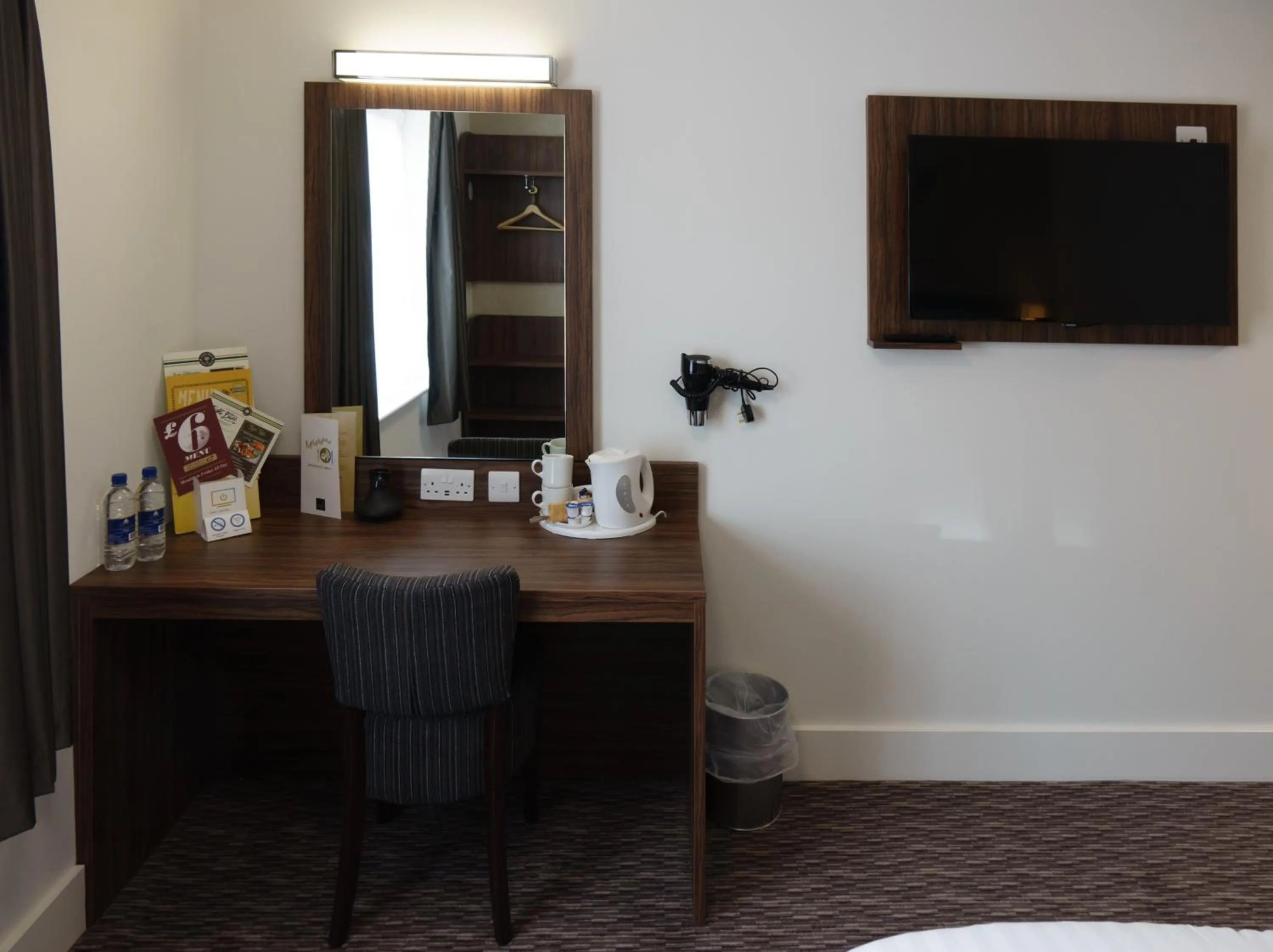 Photo of the whole room in Fallow Field, Telford by Marston's Inns