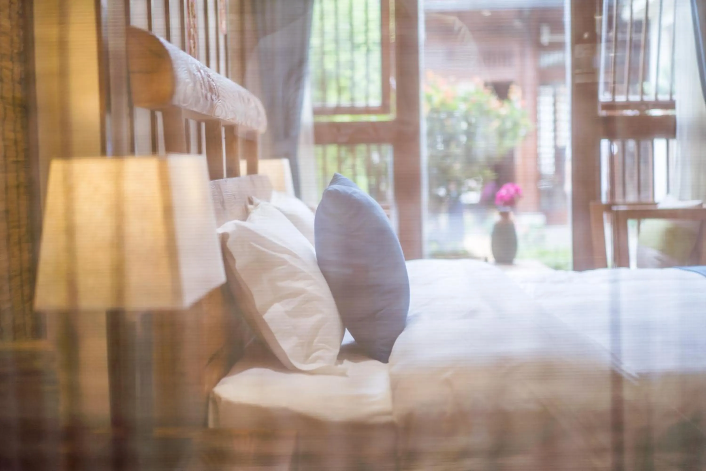 Decorative detail, Bed in Lijiang Yue Tu Inn