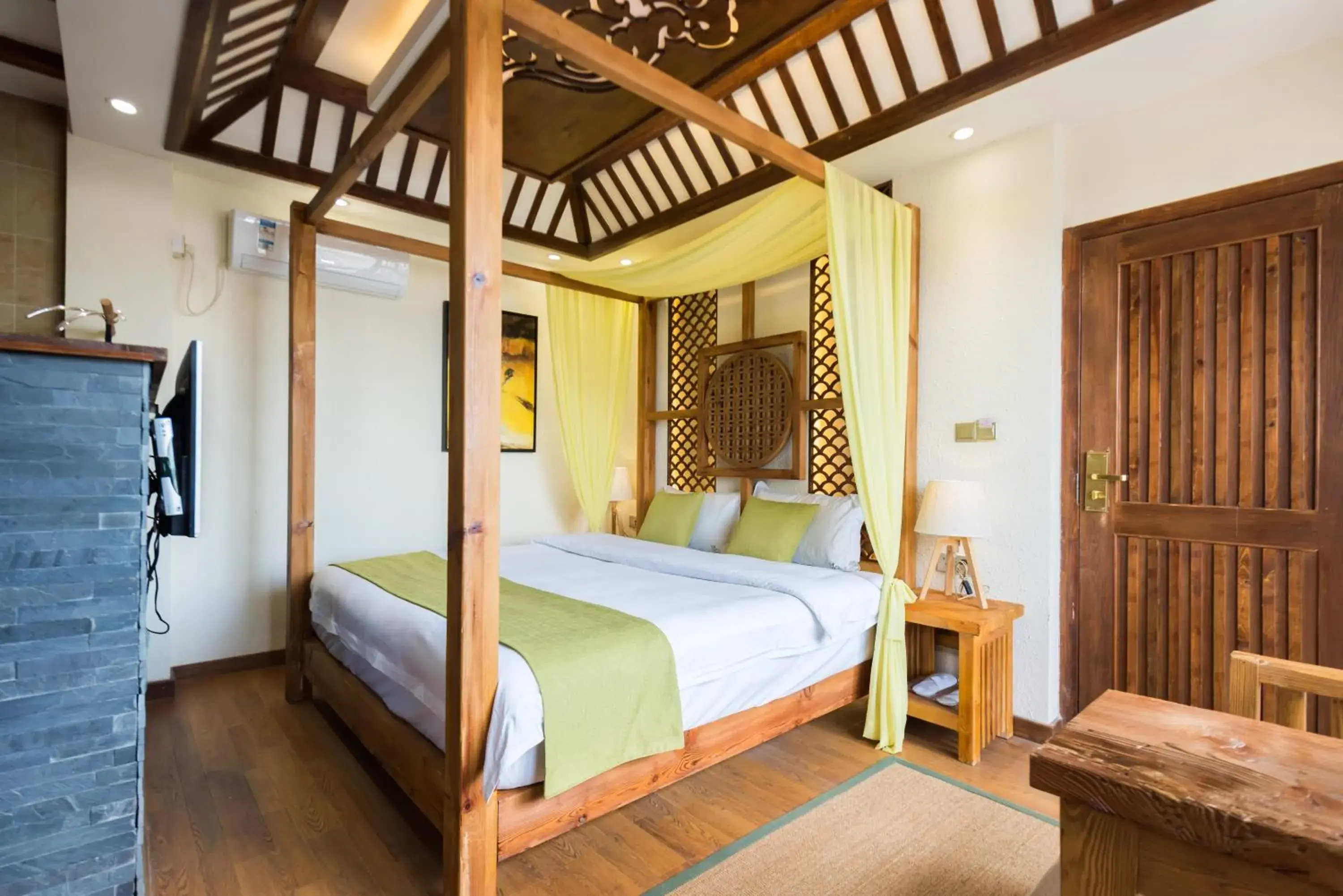 Bedroom, Bed in Lijiang Yue Tu Inn Bedroom, Bed in Lijiang Yue Tu Inn